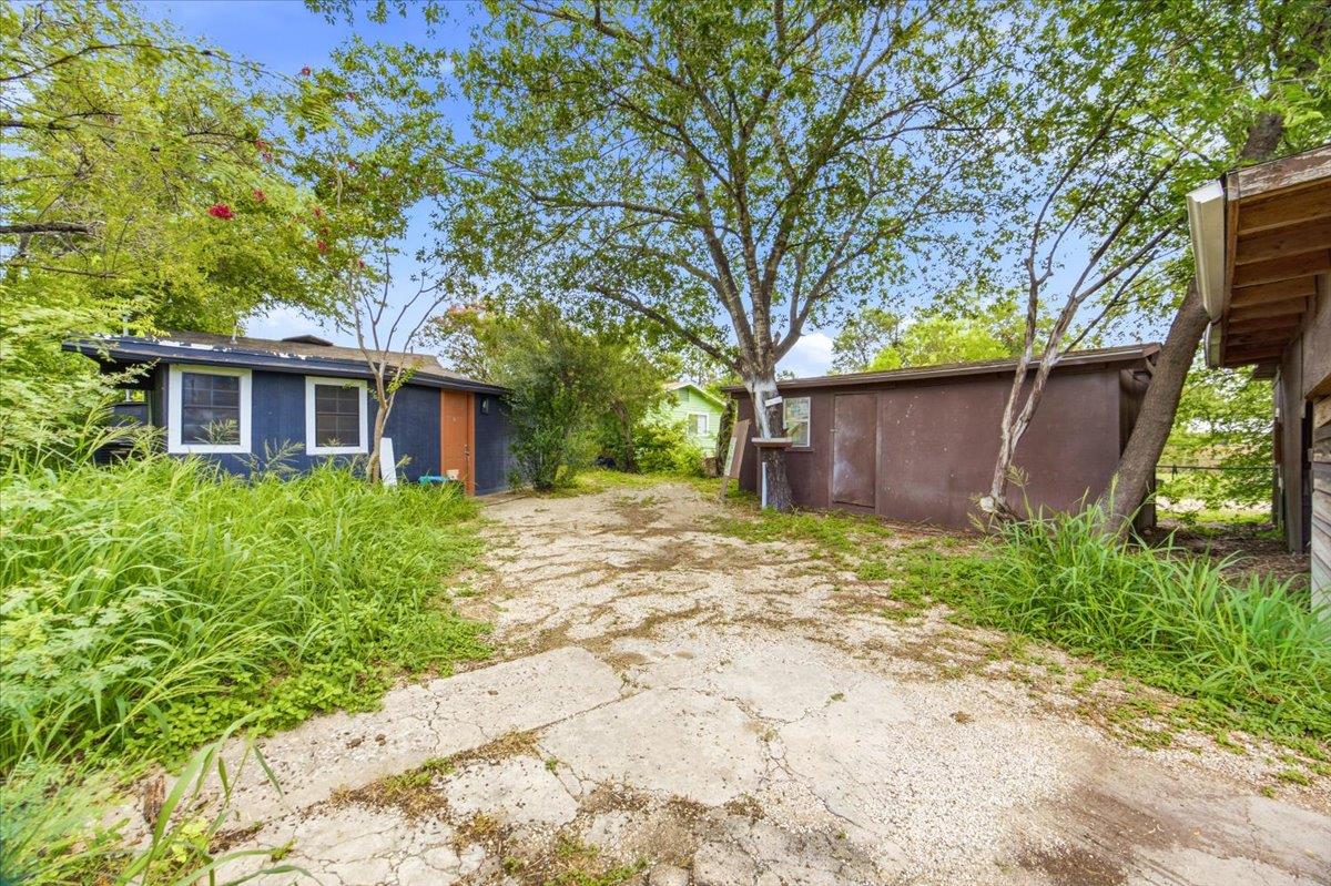1920 Leal St #a & B Property Photo 9