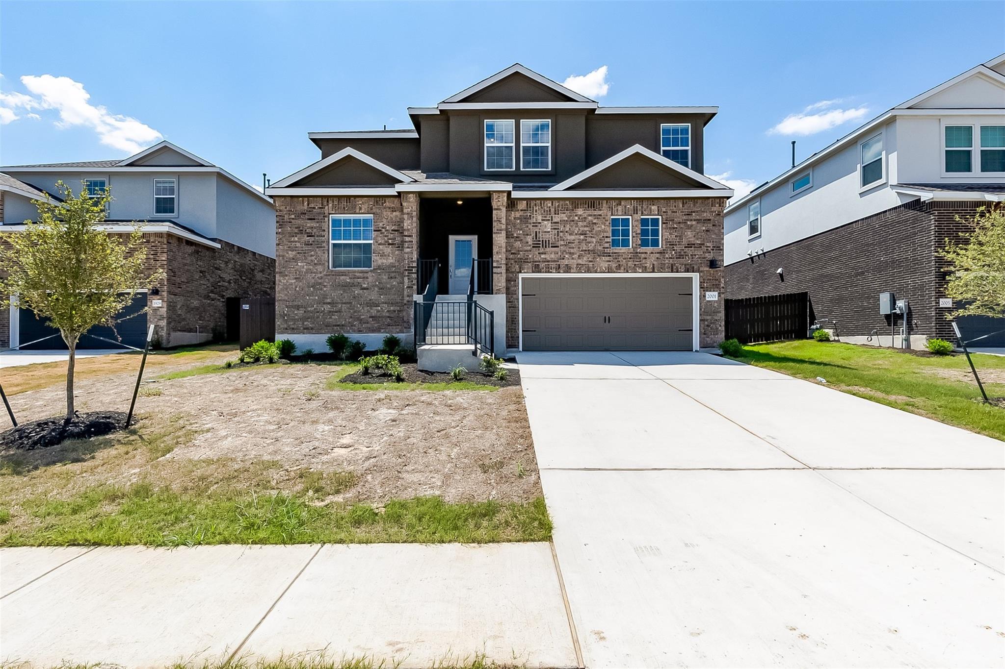 2001 Four Waters Loop Property Photo 1