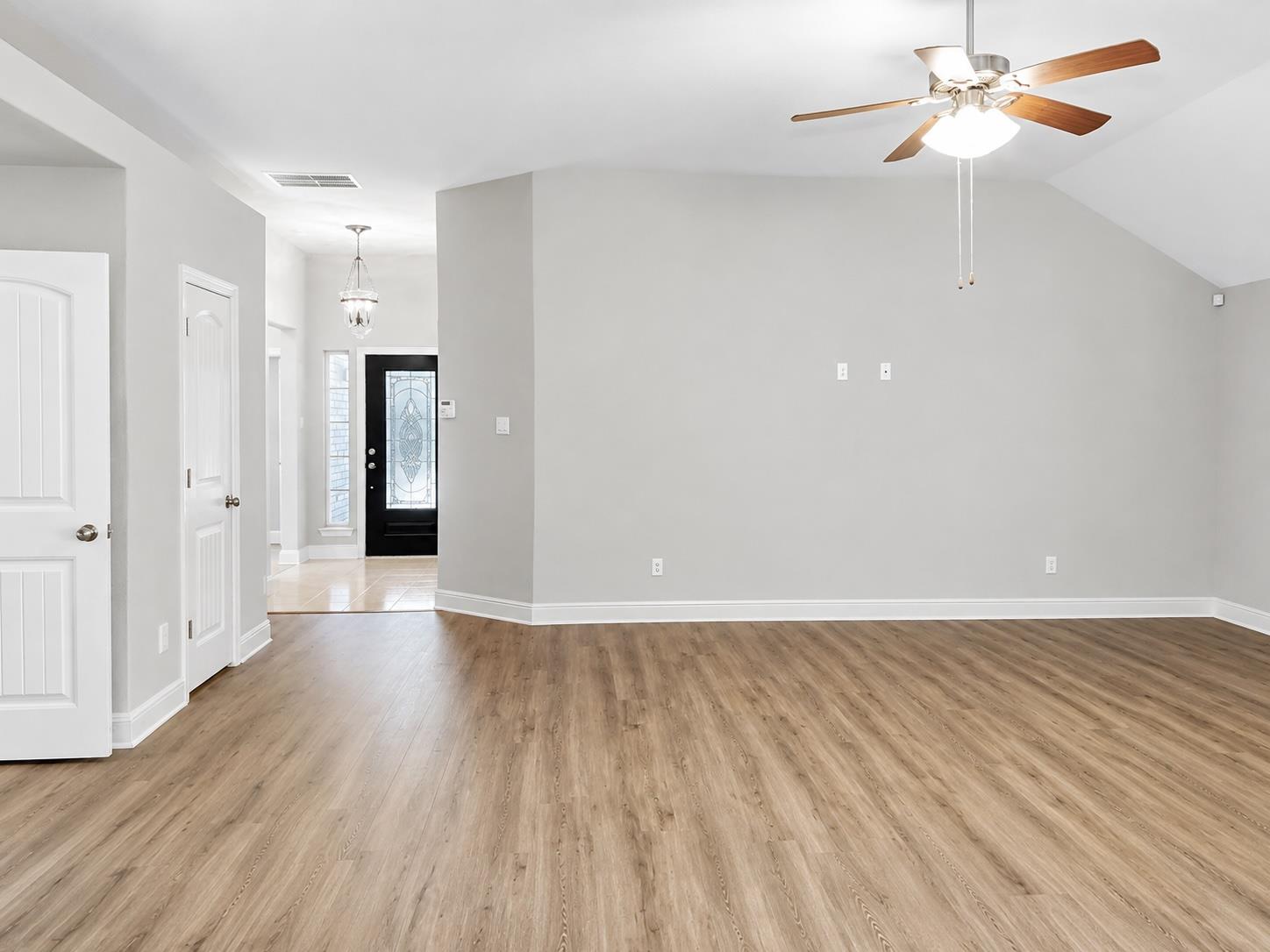 18512 Rio Chama Ln Property Photo 4