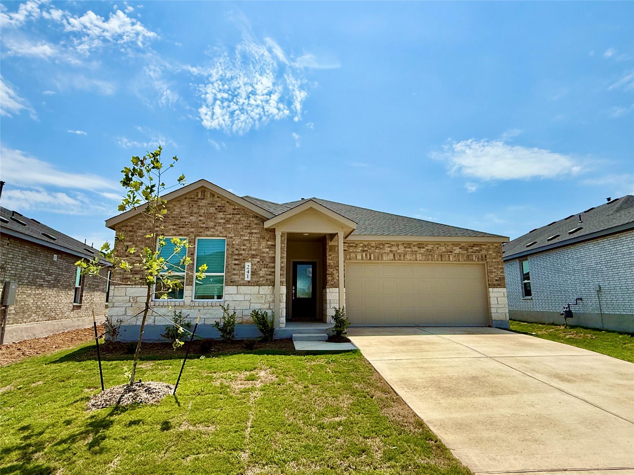 241 Seabreeze St Property Photo 1