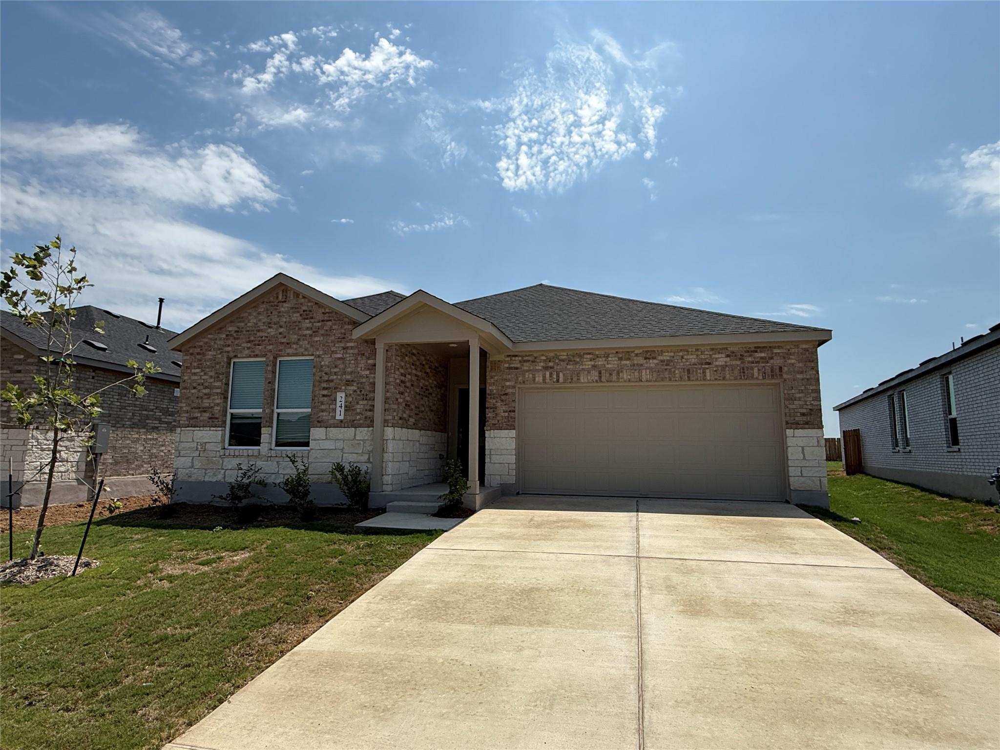241 Seabreeze St Property Photo 2