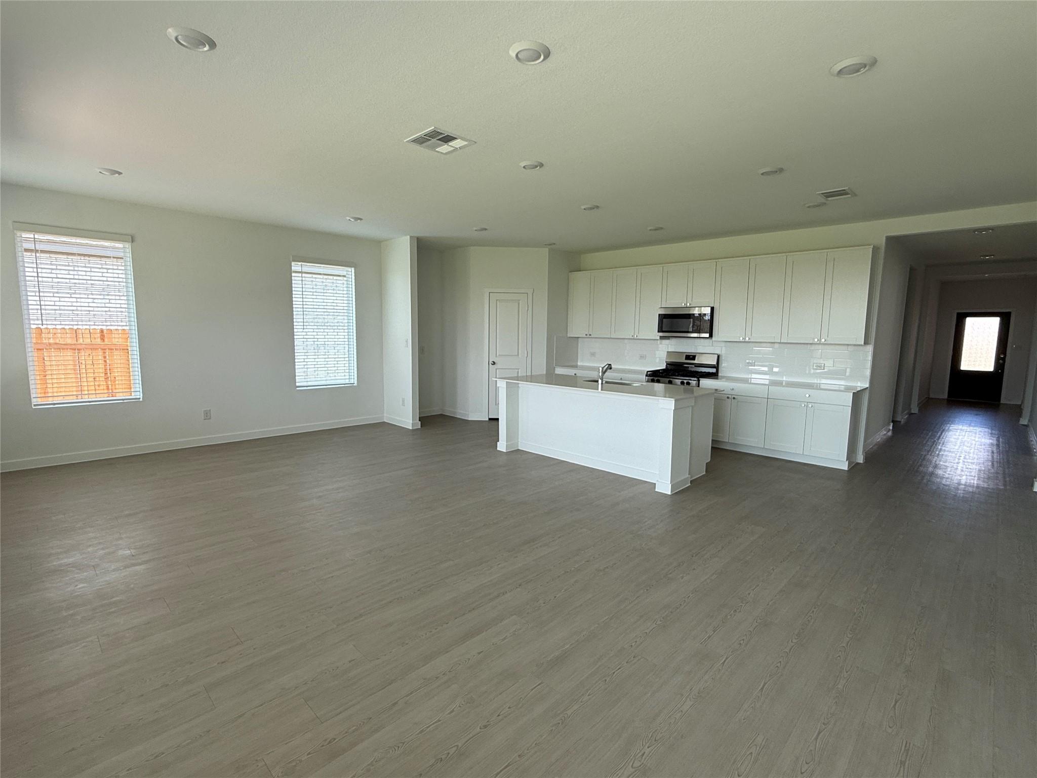 241 Seabreeze St Property Photo 5