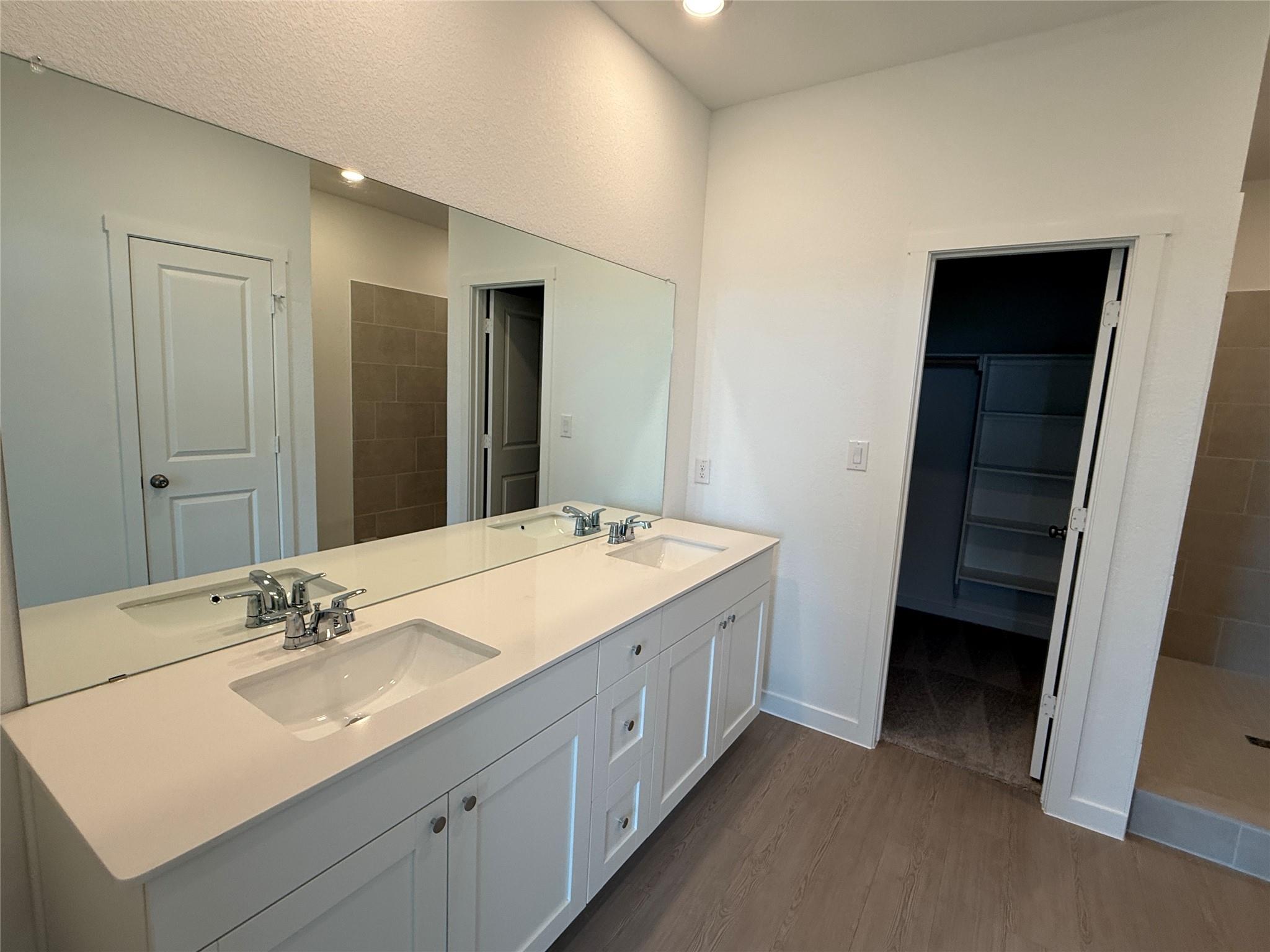 241 Seabreeze St Property Photo 7