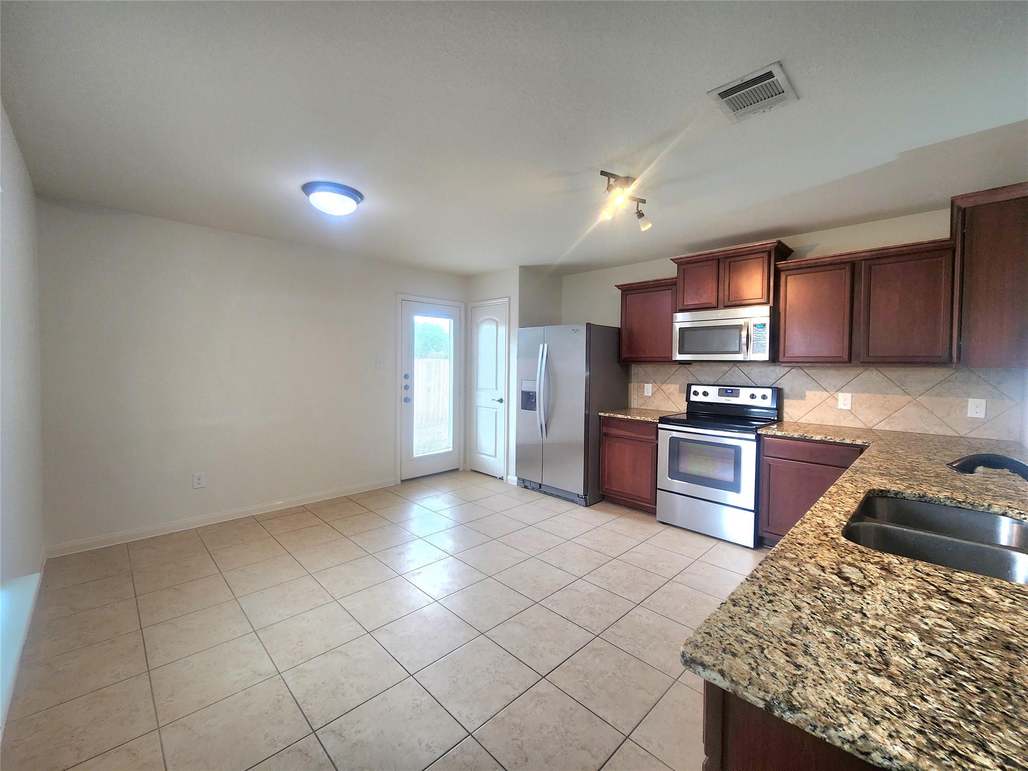 1616 Treeta Trl Property Photo 6