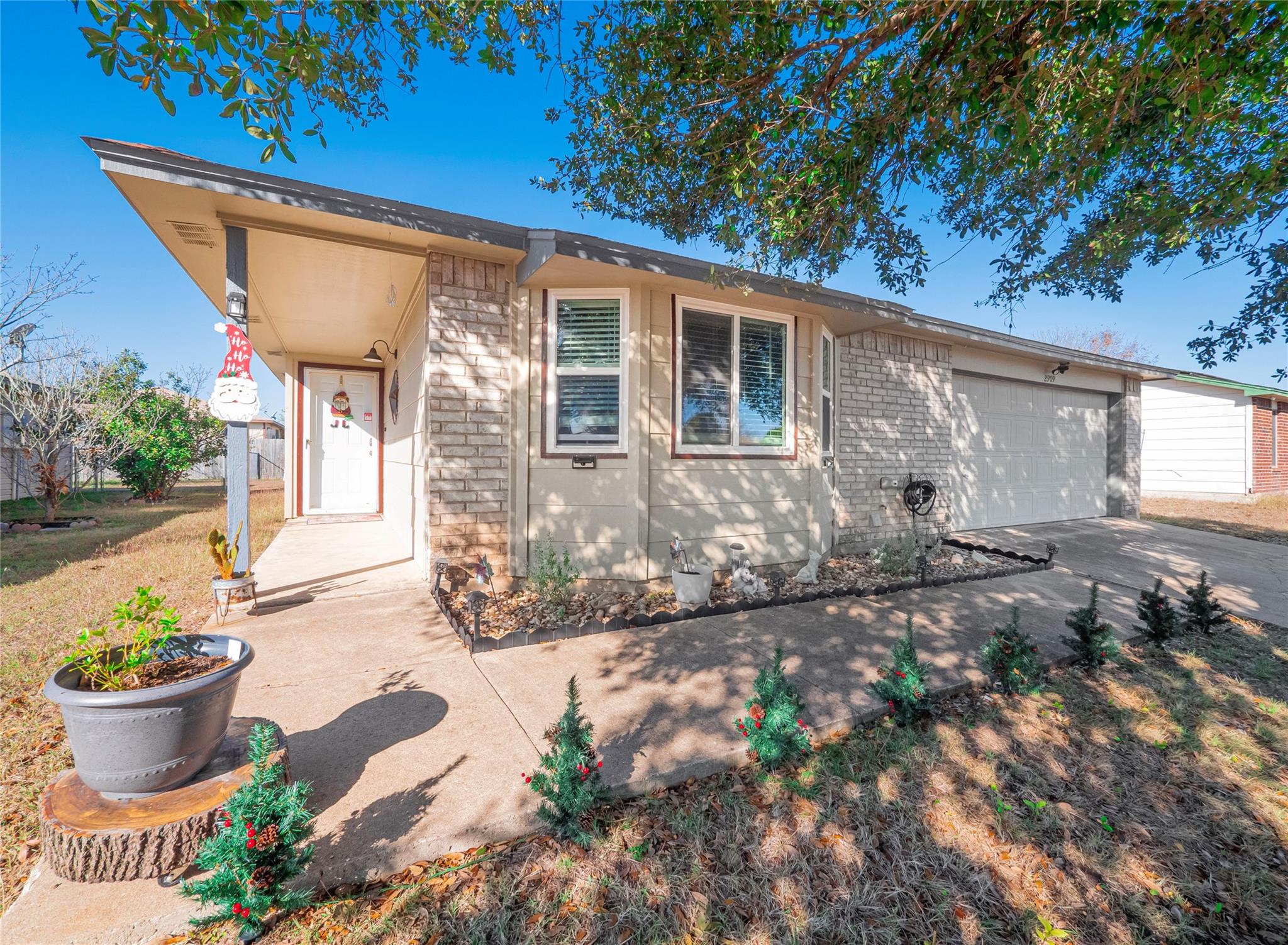 2909 Kim Dr Property Photo 2
