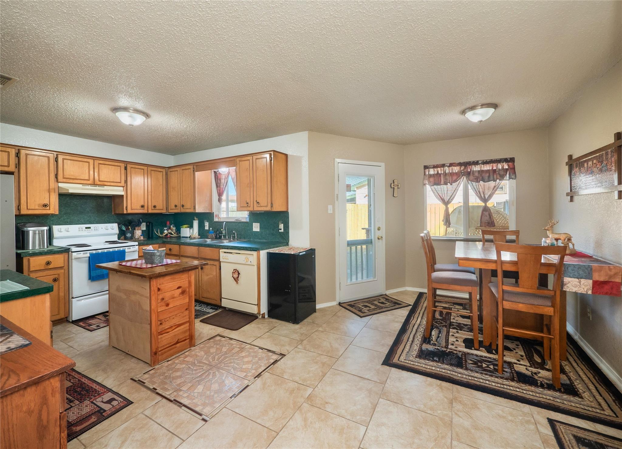 2909 Kim Dr Property Photo 8