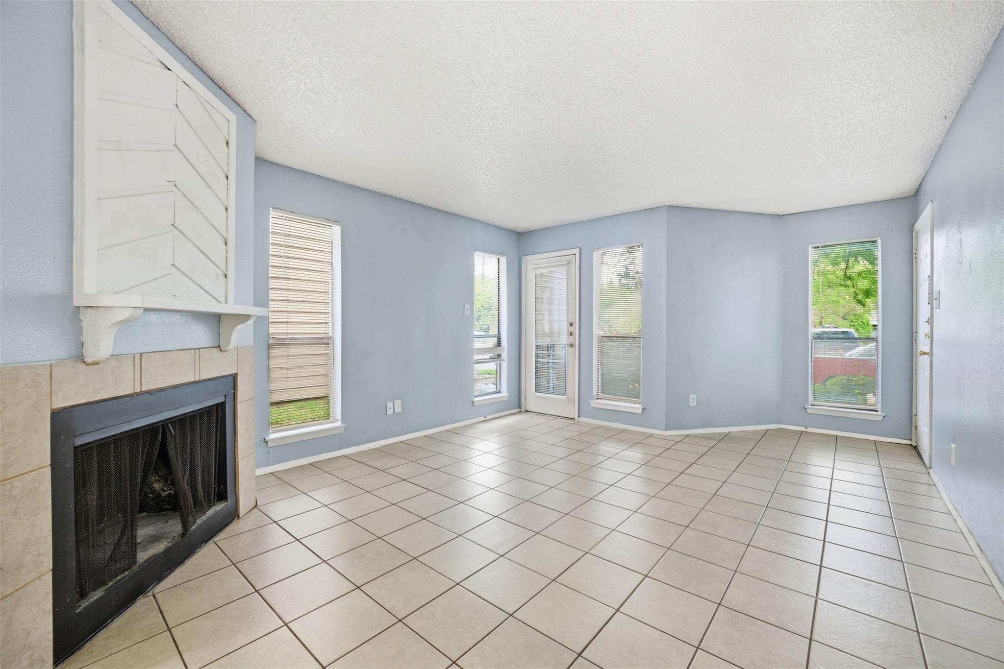 2009 W Loop None #a Property Photo 2