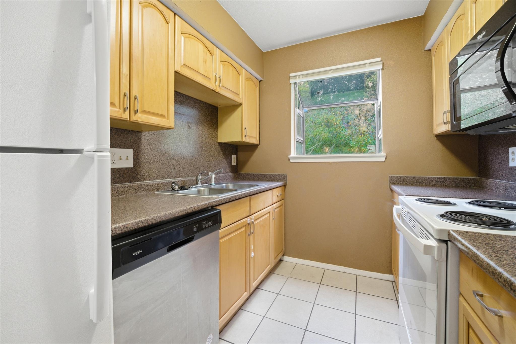 2009 W Loop None #a Property Photo 5