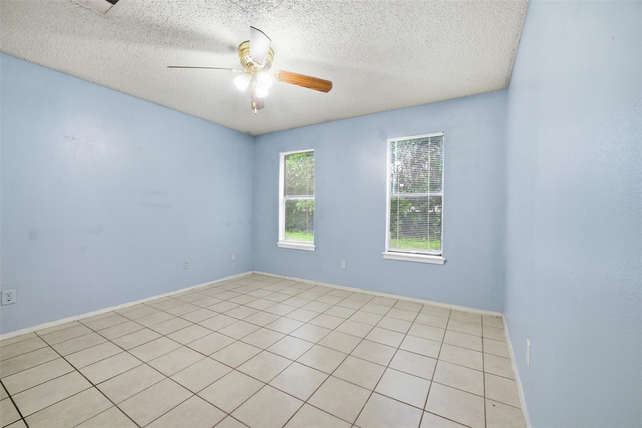 2009 W Loop None #a Property Photo 7