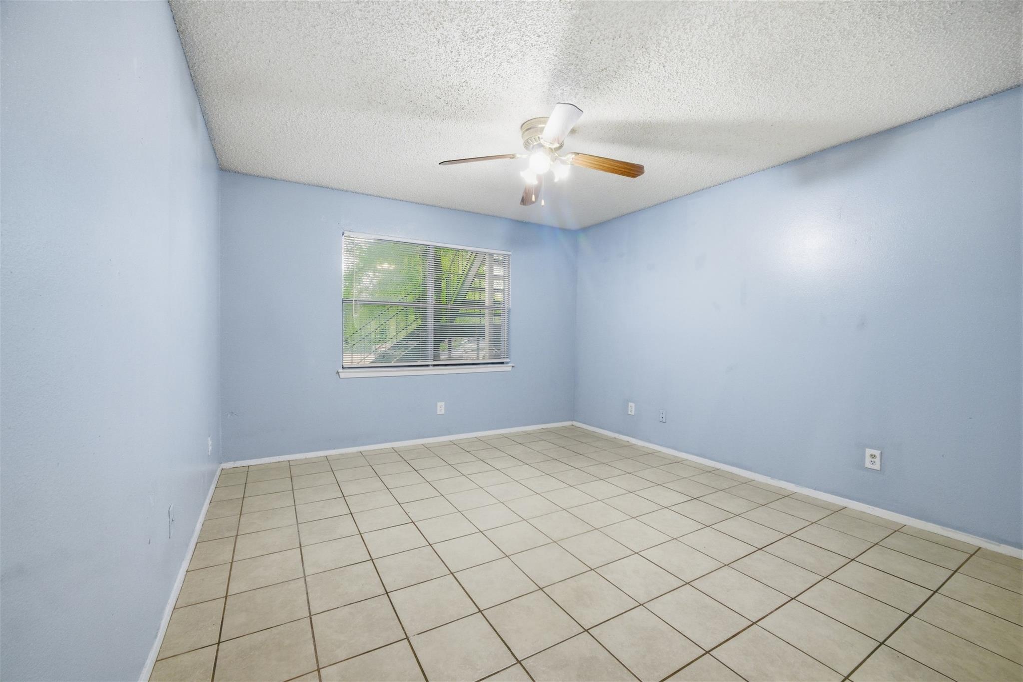 2009 W Loop None #a Property Photo 8