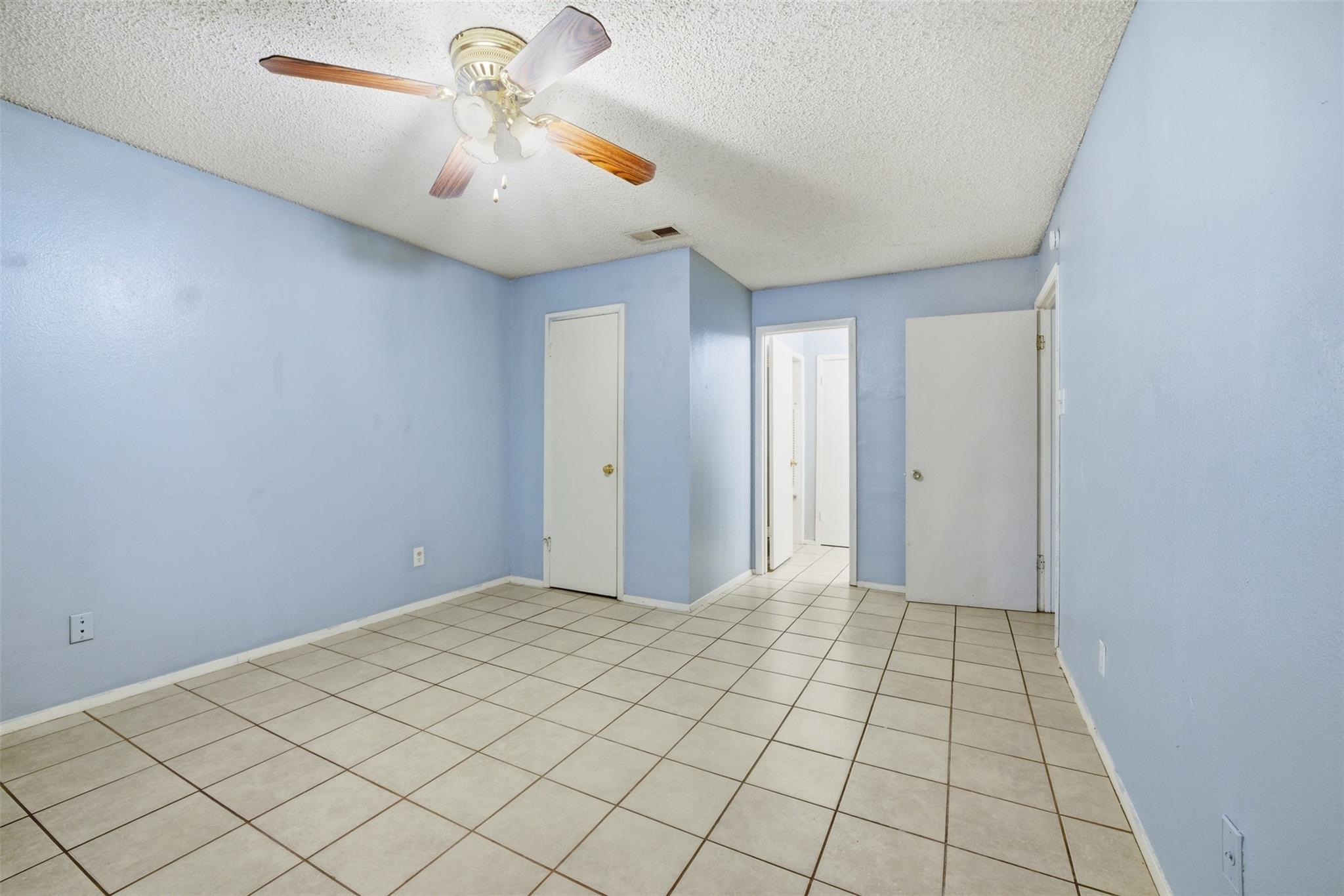 2009 W Loop None #a Property Photo 9