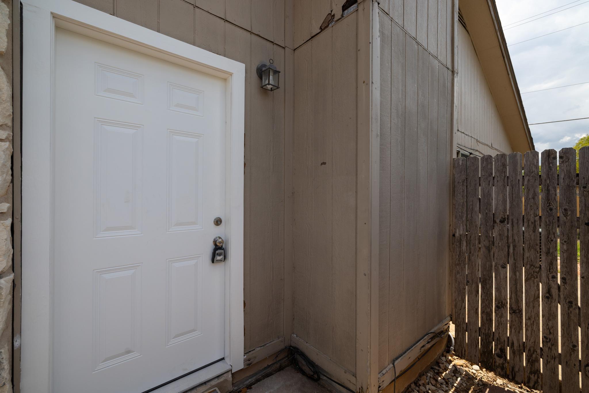 2401 Singletree Ave #b Property Photo 5
