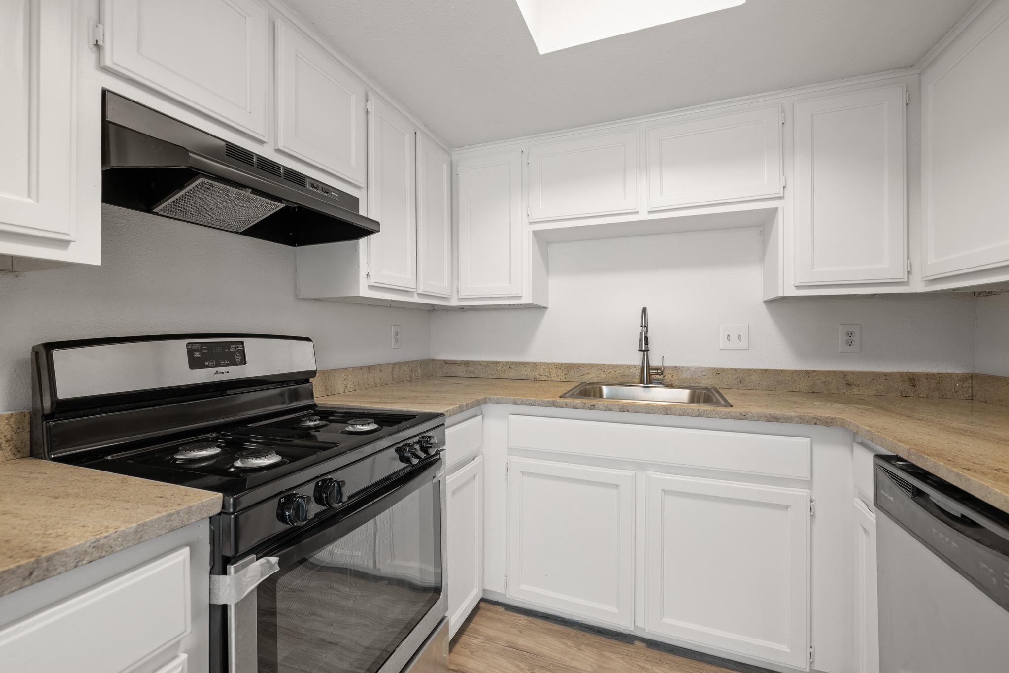 2401 Singletree Ave #b Property Photo 11