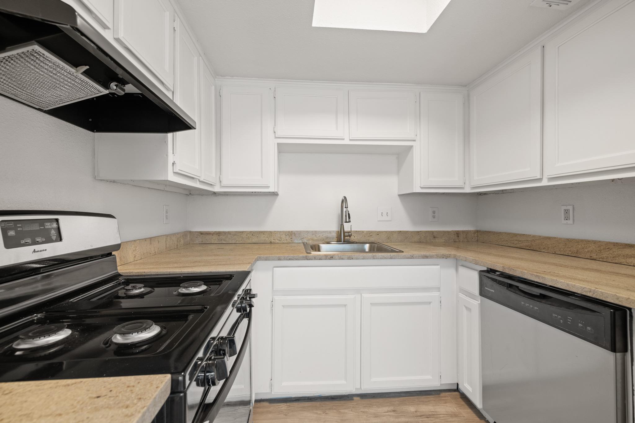 2401 Singletree Ave #b Property Photo 12