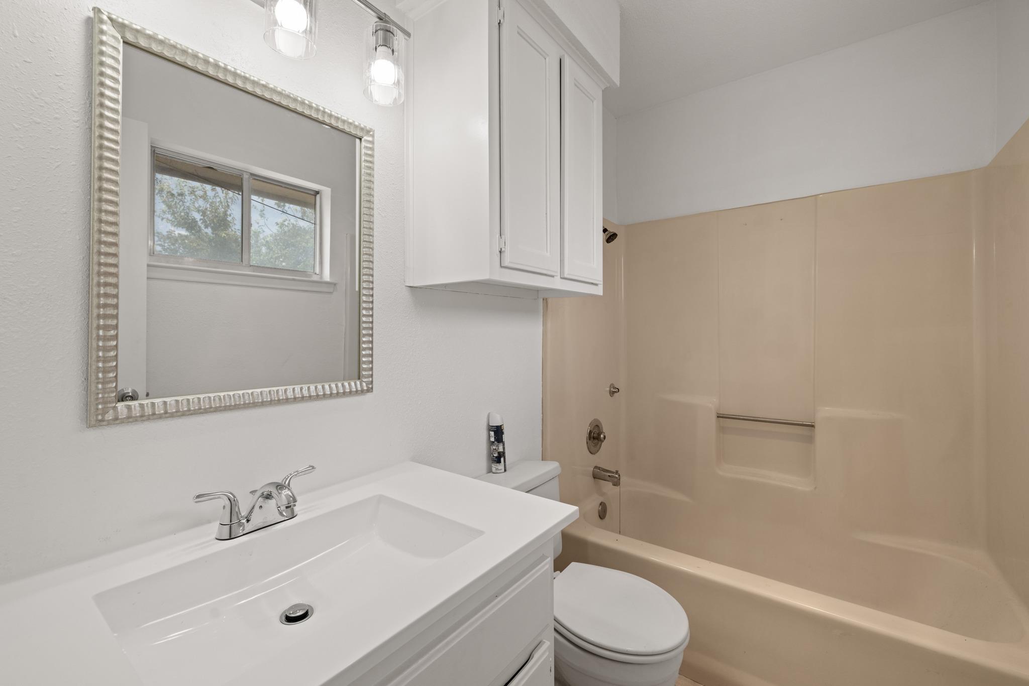 2401 Singletree Ave #b Property Photo 16