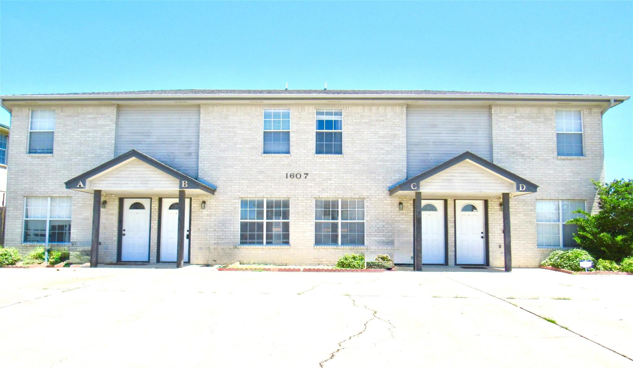 1607 Dugger Cir Property Photo 1