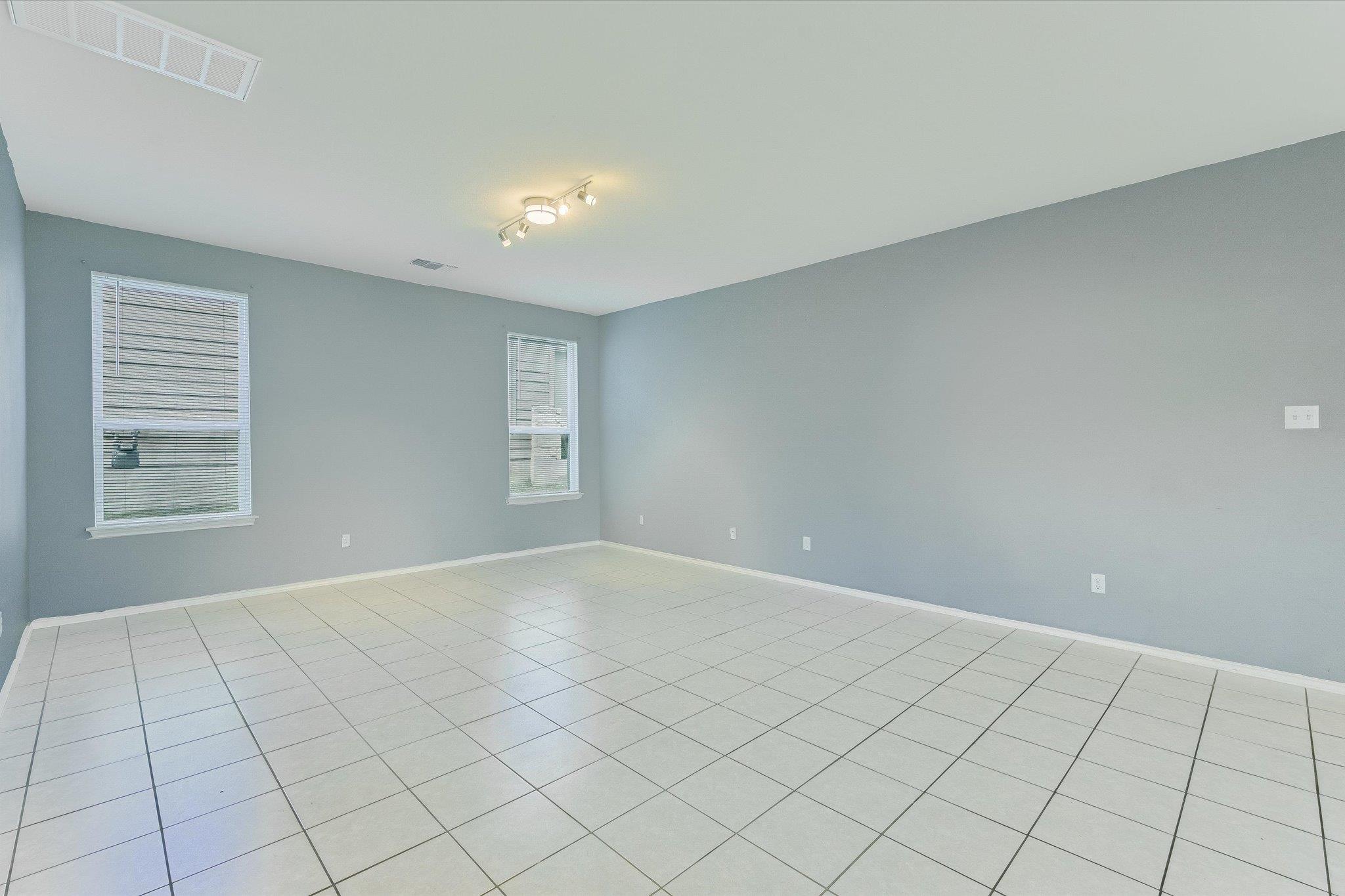 220 Nettletree Dr Property Photo 5