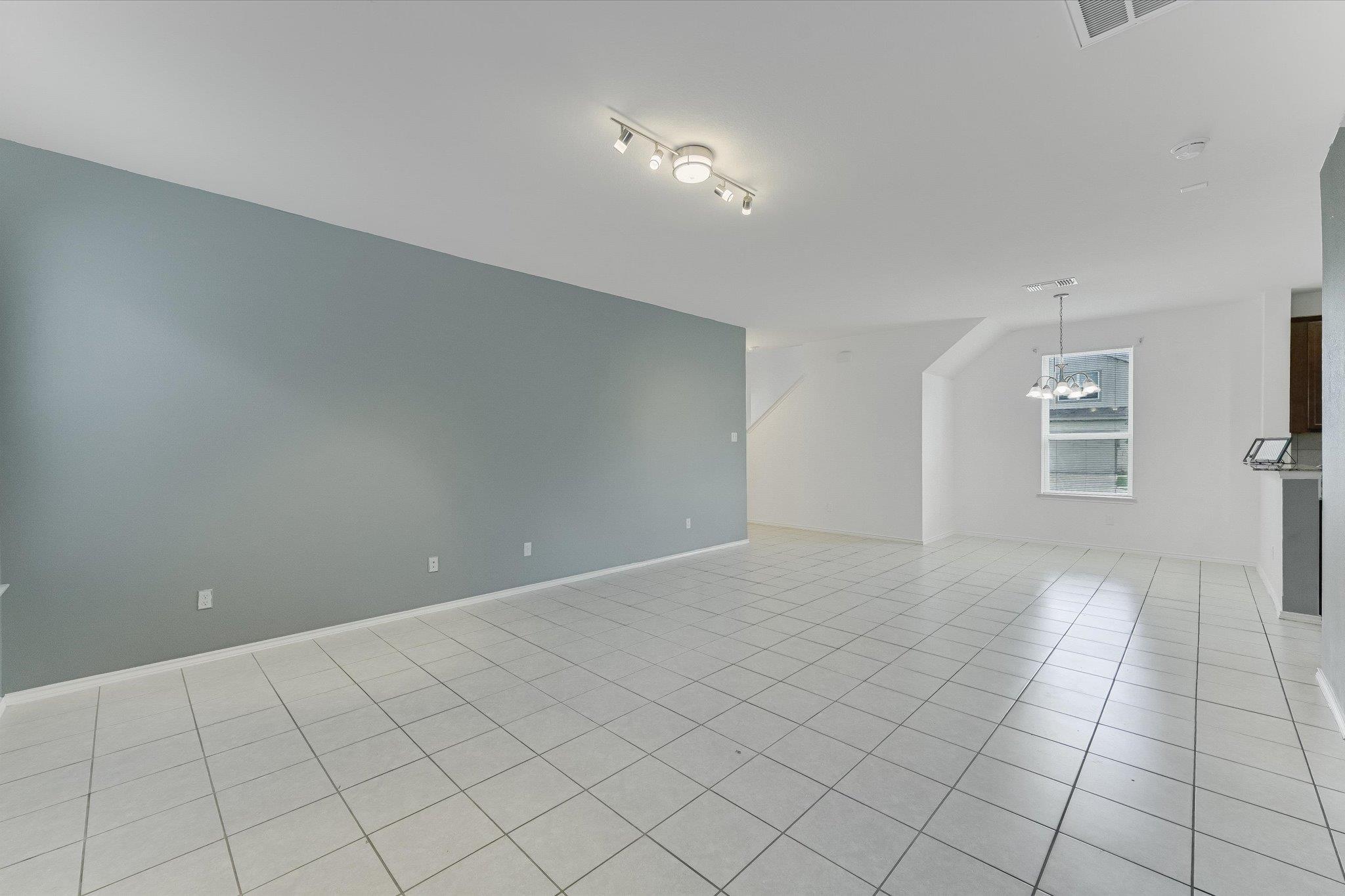 220 Nettletree Dr Property Photo 6