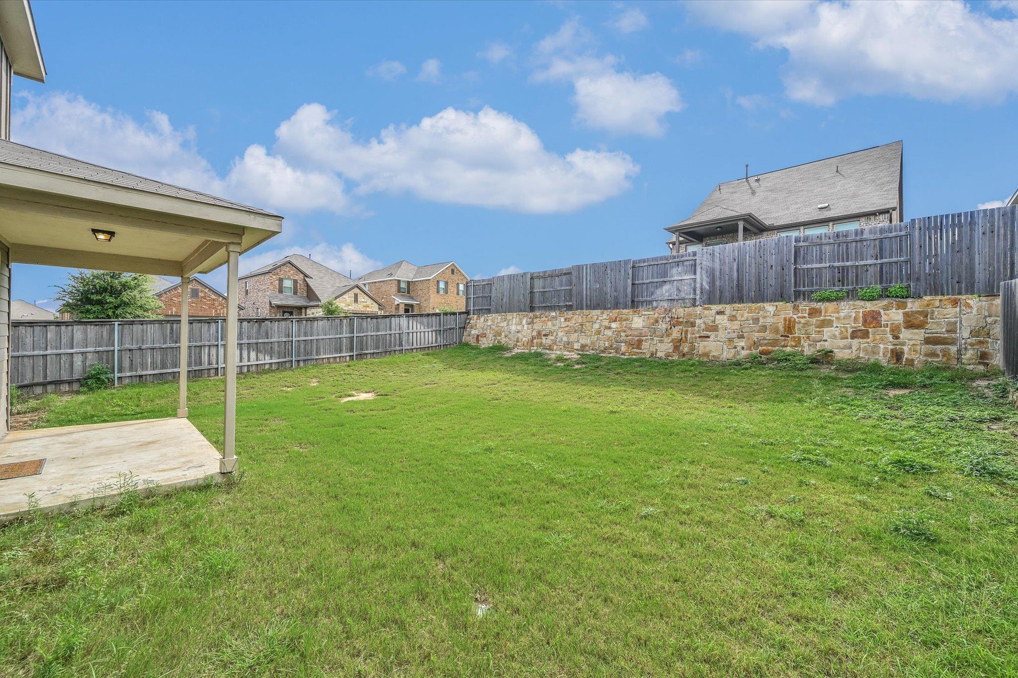 220 Nettletree Dr Property Photo 22