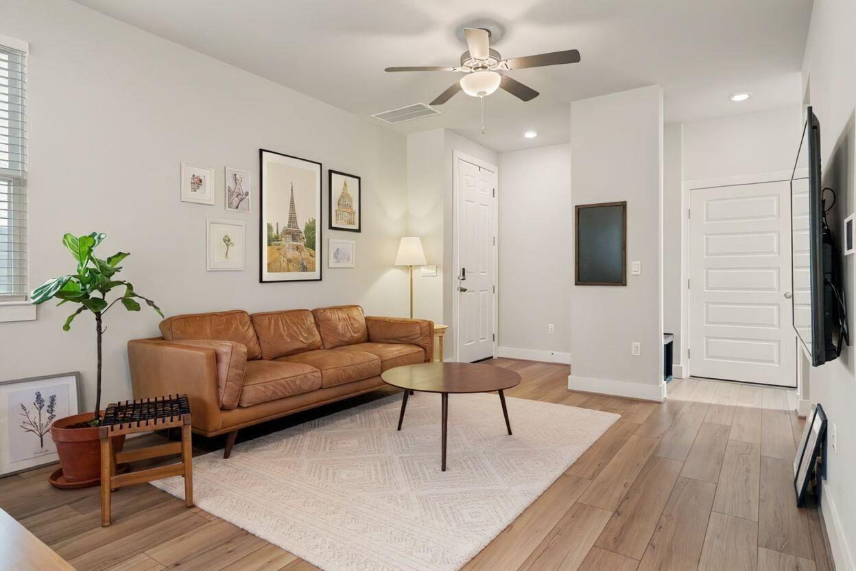 7403 Acela Trl Property Photo 22