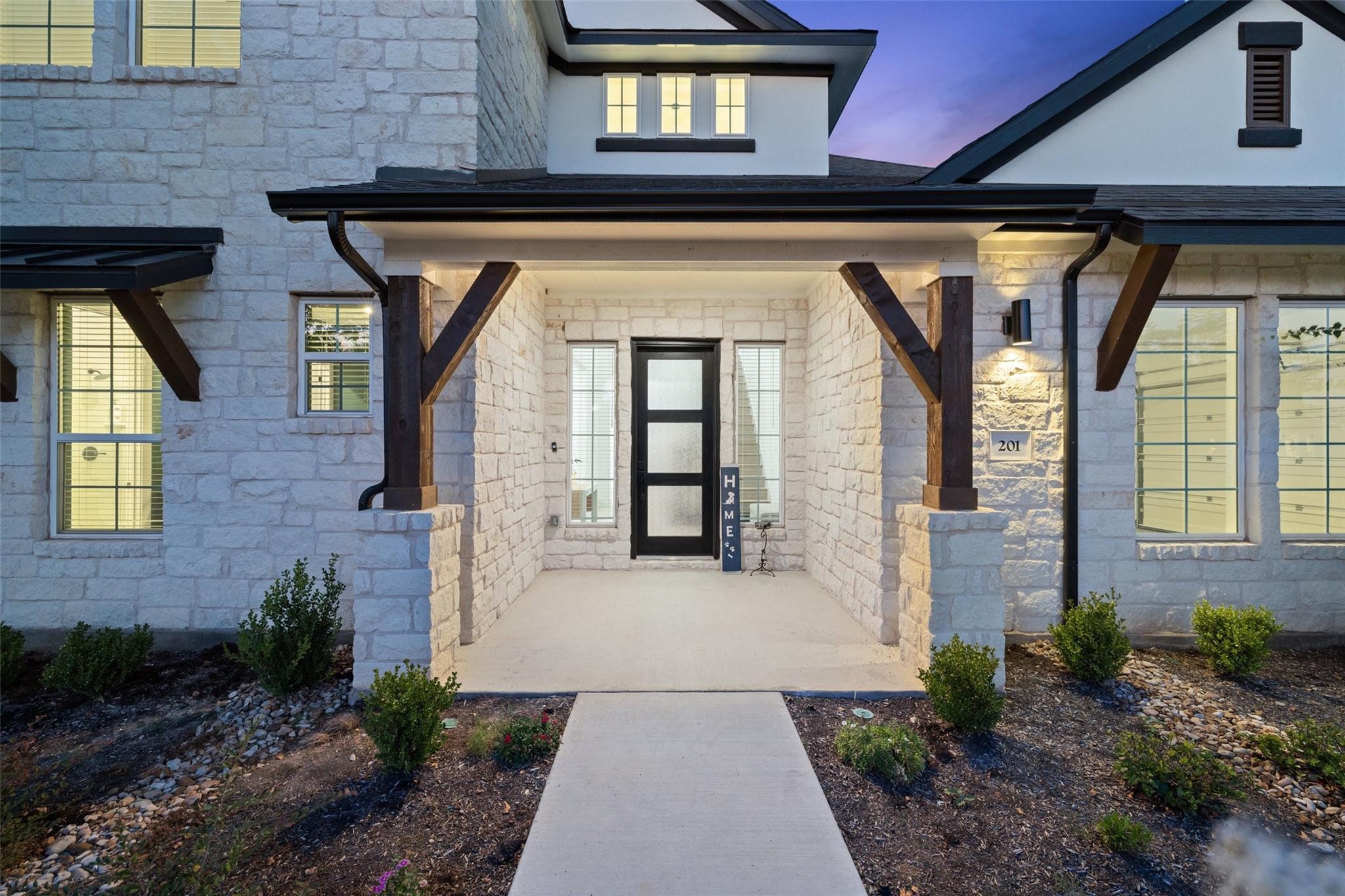 201 Shady Hill Loop Property Photo 2