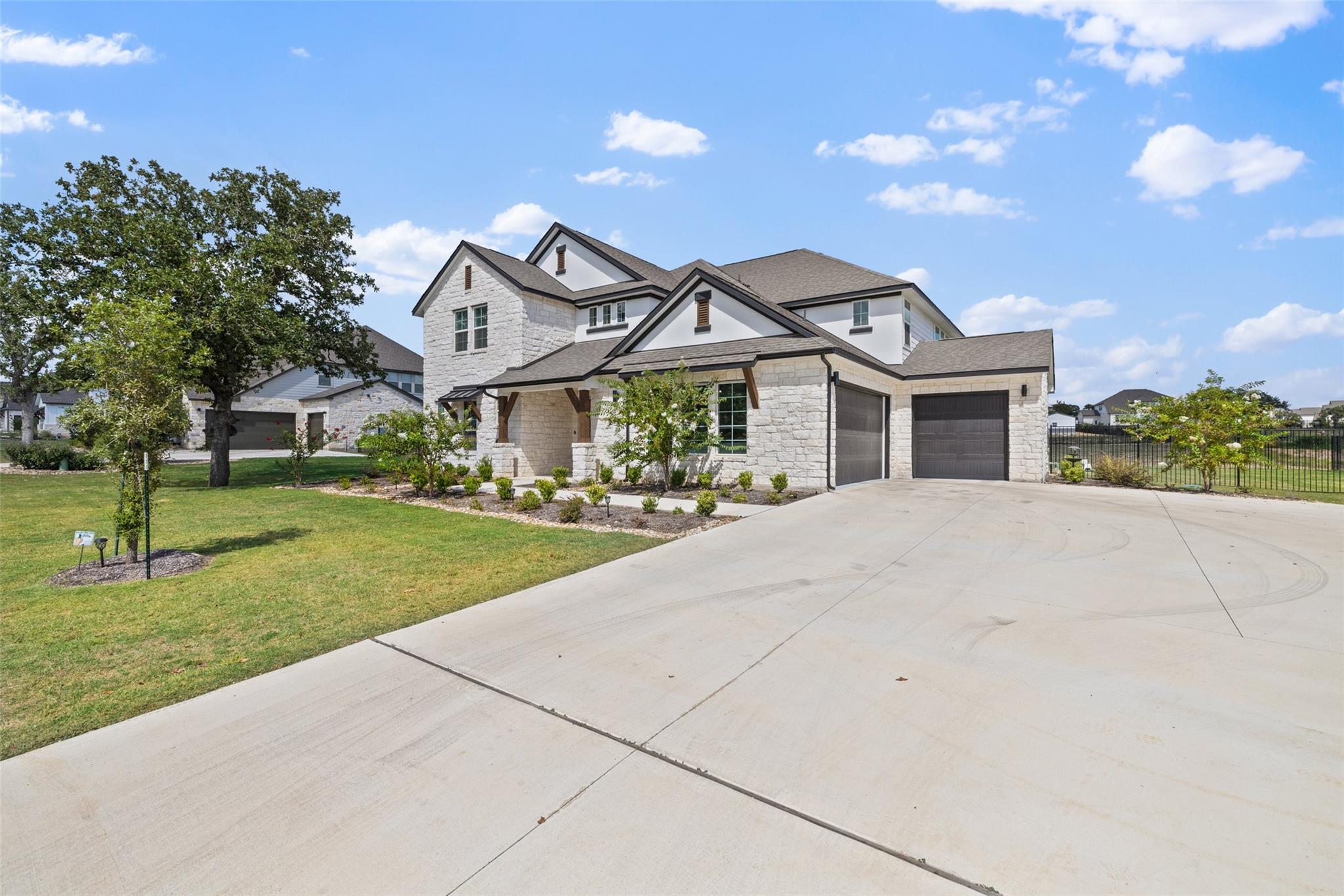 201 Shady Hill Loop Property Photo 8