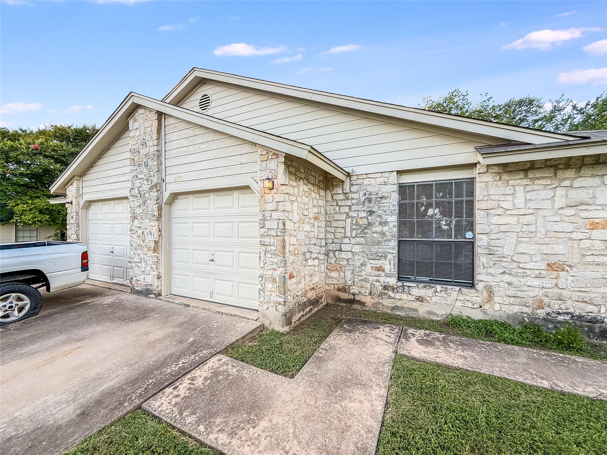 2014 Alex Ave #b Property Photo 1