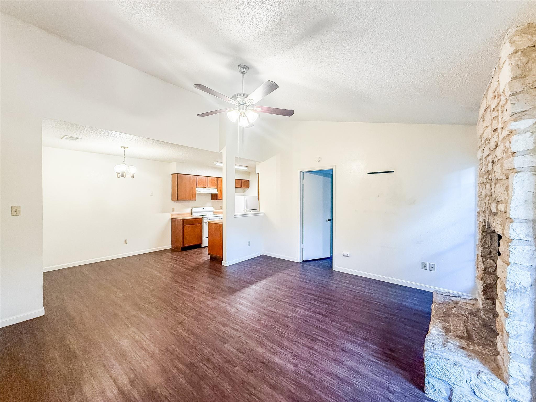 2014 Alex Ave #b Property Photo 4