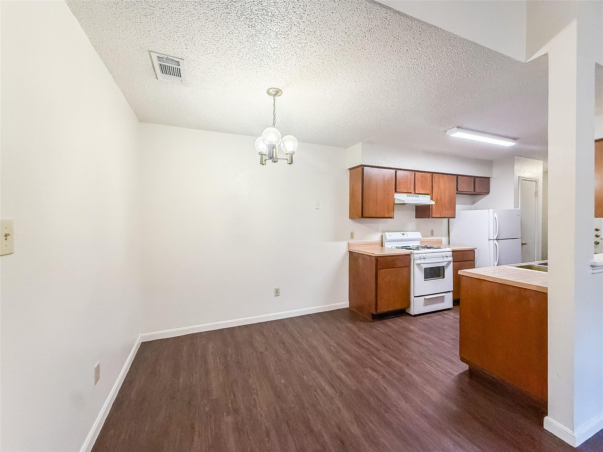 2014 Alex Ave #b Property Photo 5