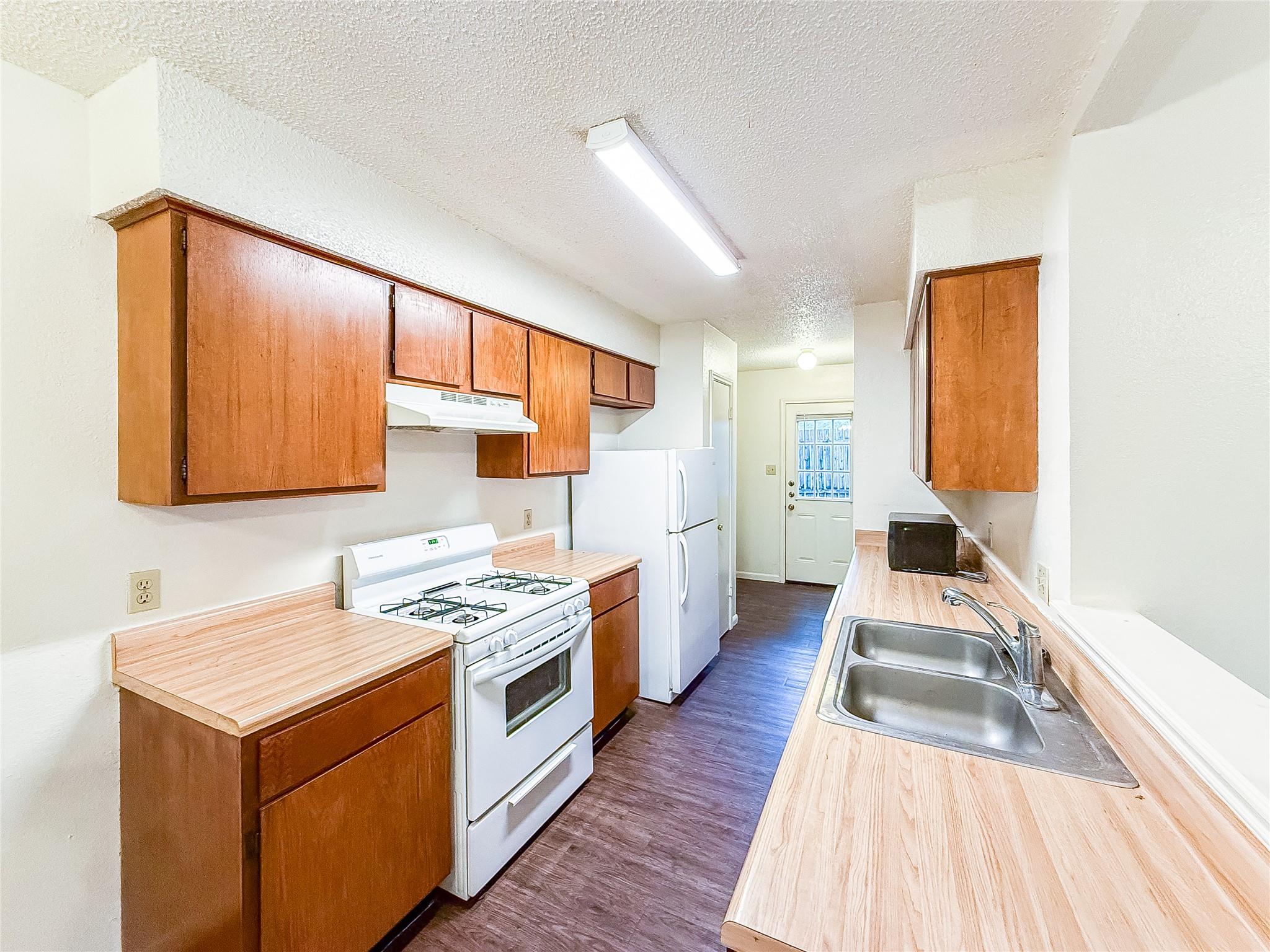2014 Alex Ave #b Property Photo 6