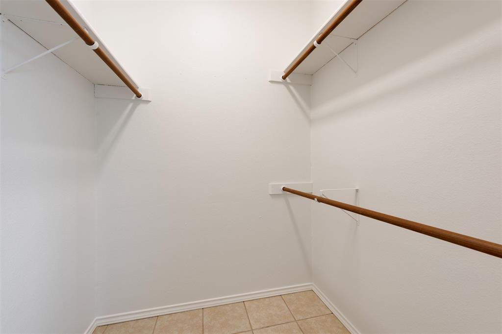 9100 Mountain Ridge Dr #105 Property Photo 4