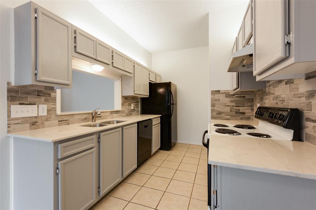 9100 Mountain Ridge Dr #105 Property Photo 10