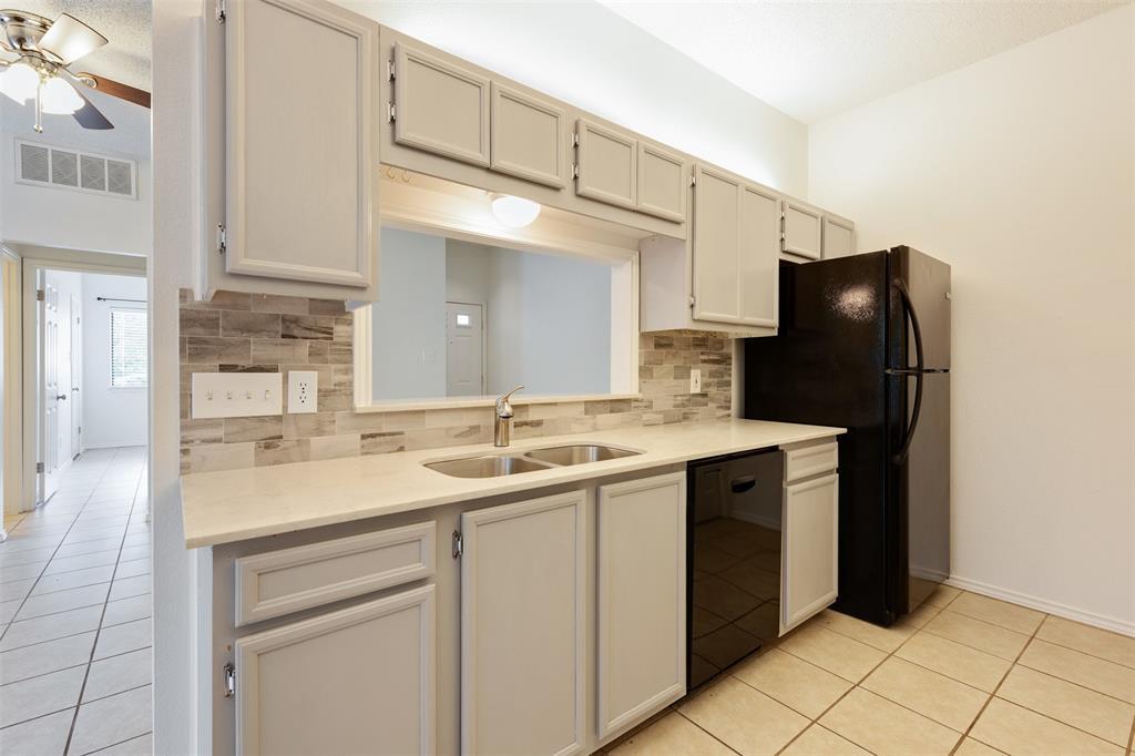 9100 Mountain Ridge Dr #105 Property Photo 11