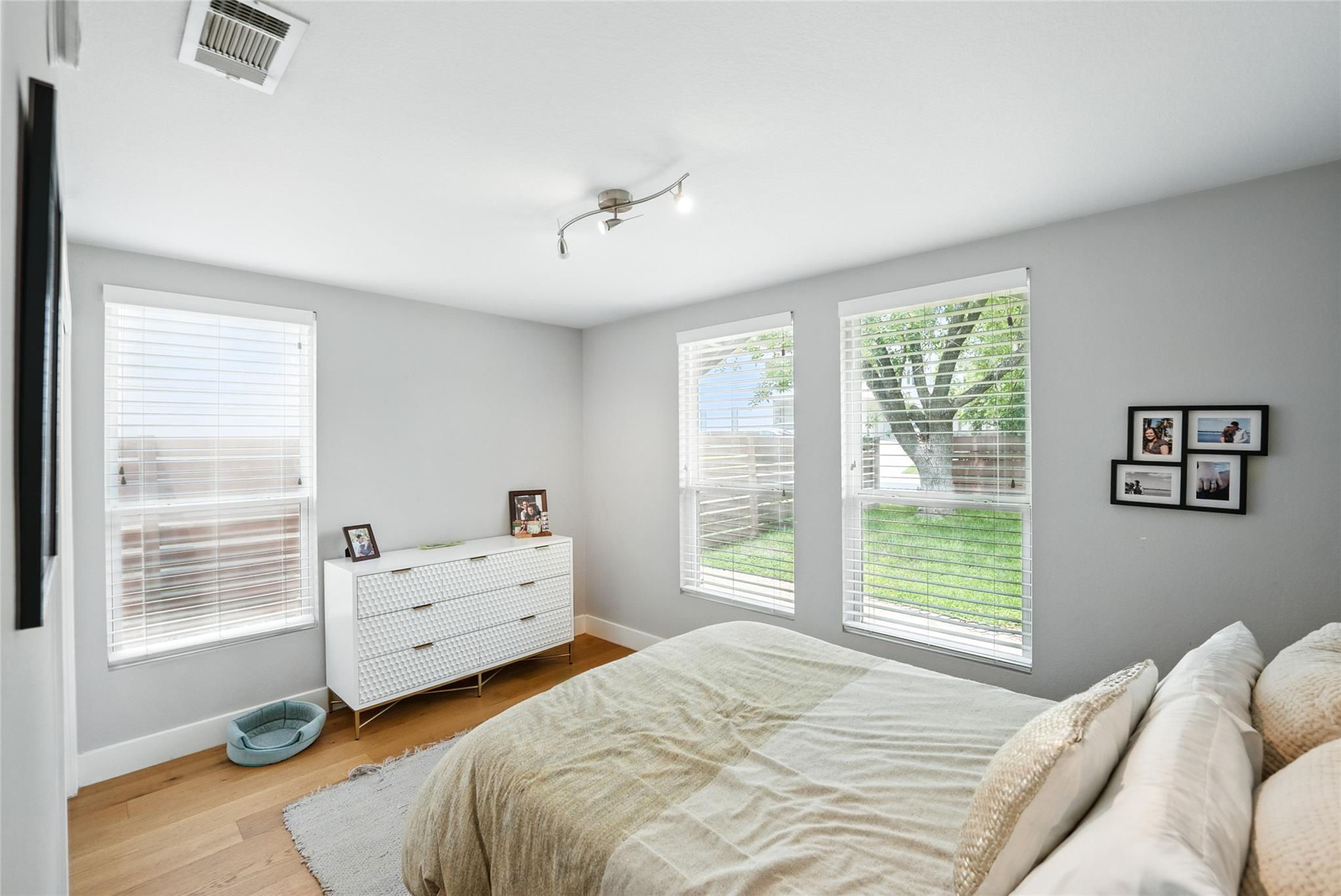 6501 Hickman Ave Property Photo 12