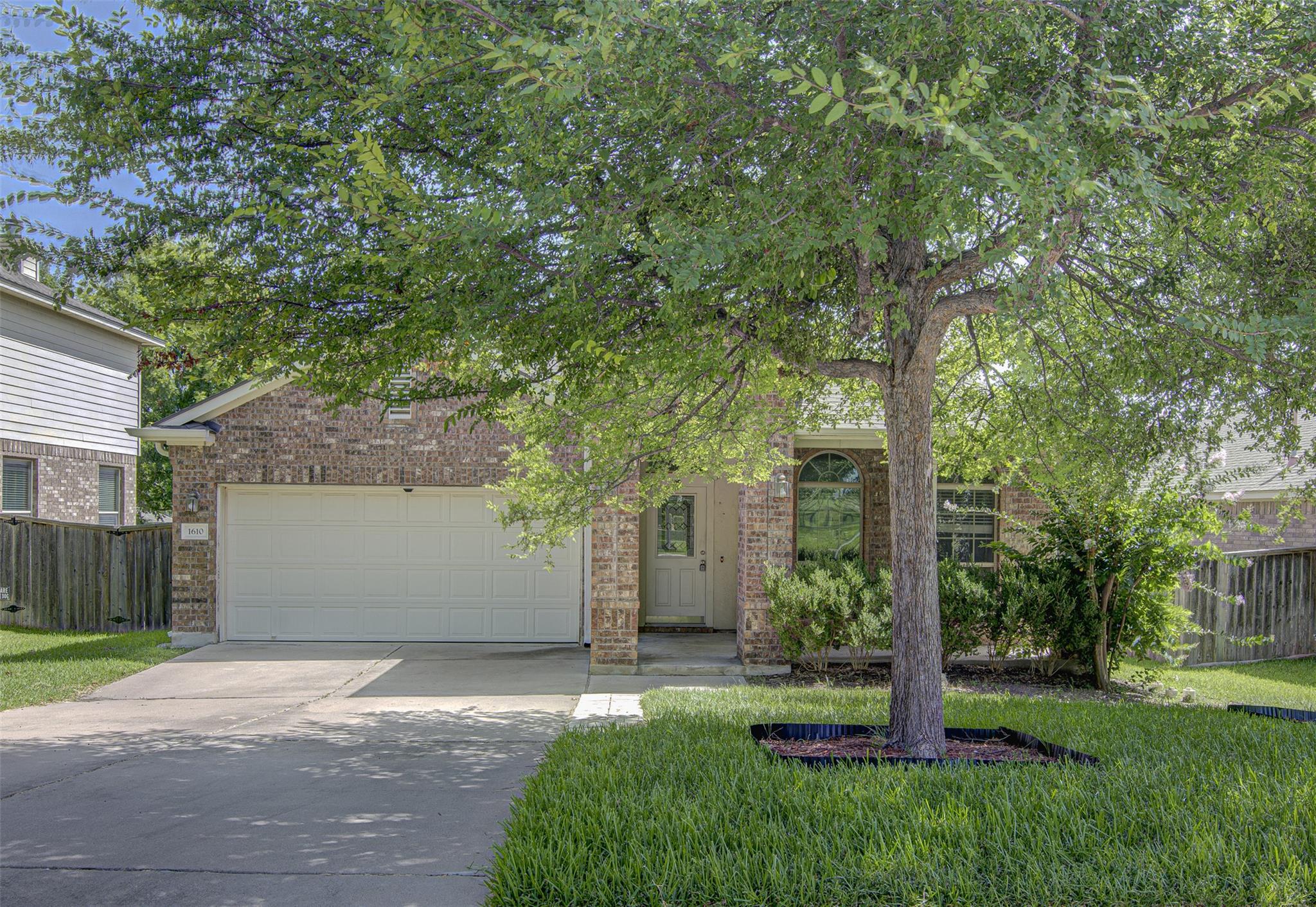 1610 Greenside Dr Property Photo 2