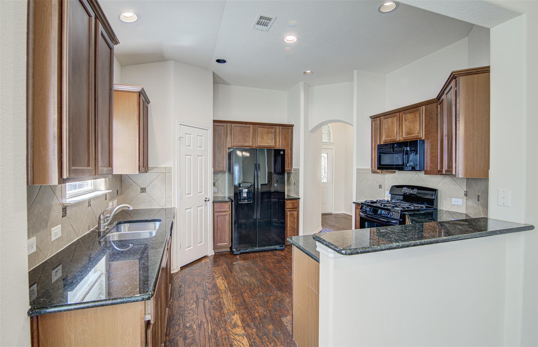 1610 Greenside Dr Property Photo 3