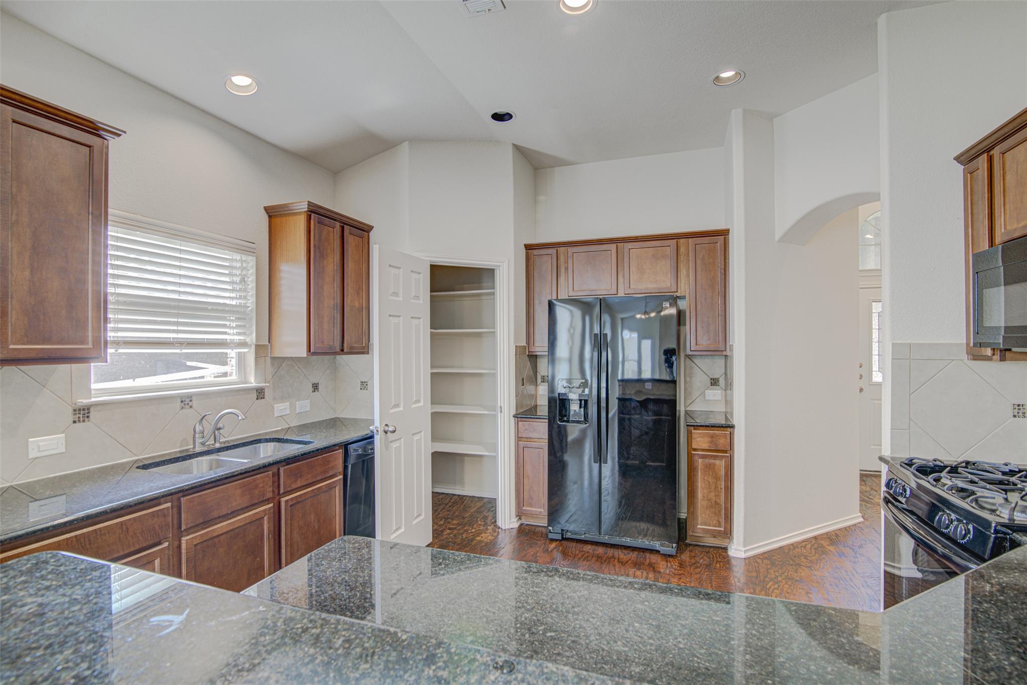1610 Greenside Dr Property Photo 4