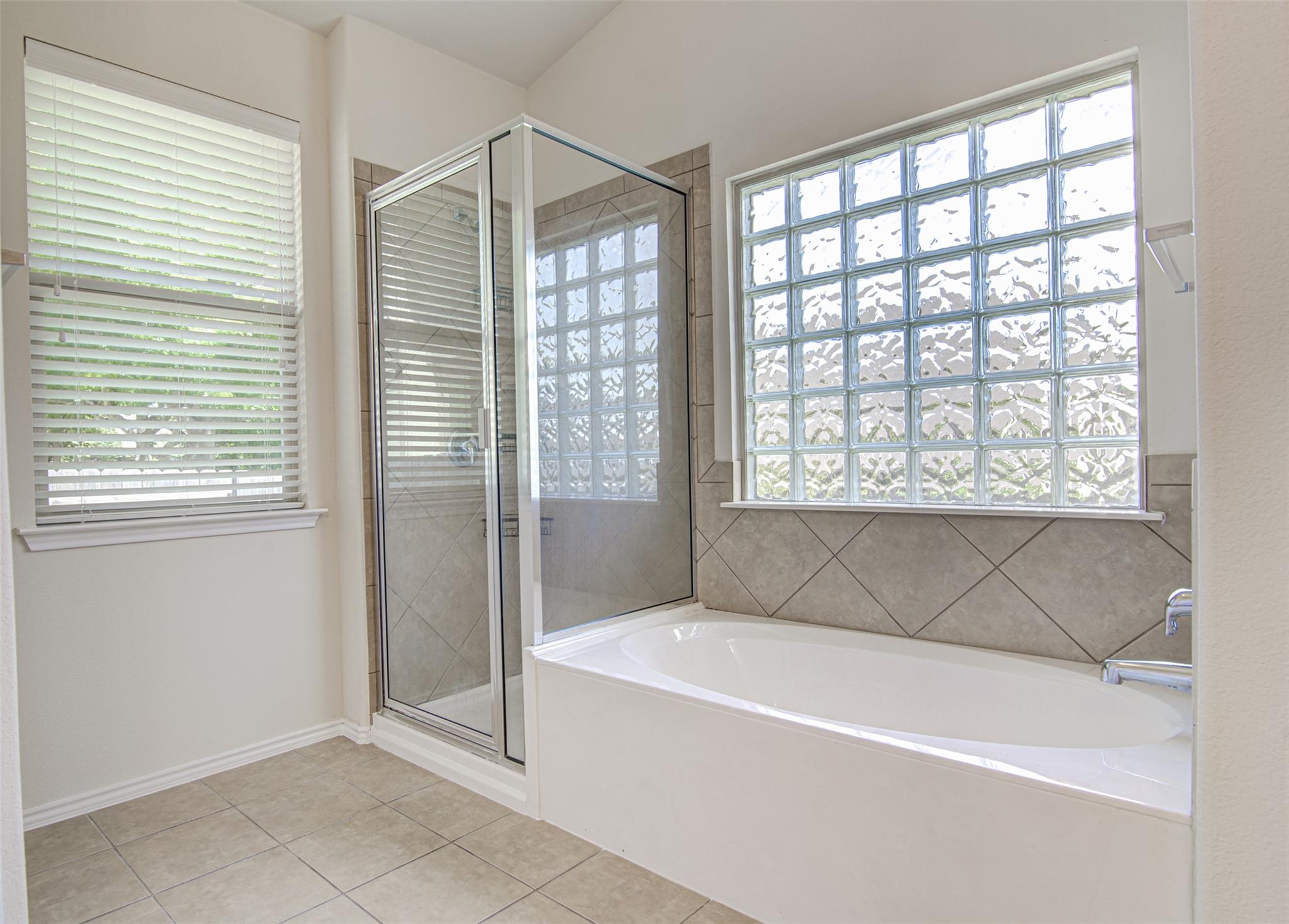 1610 Greenside Dr Property Photo 23