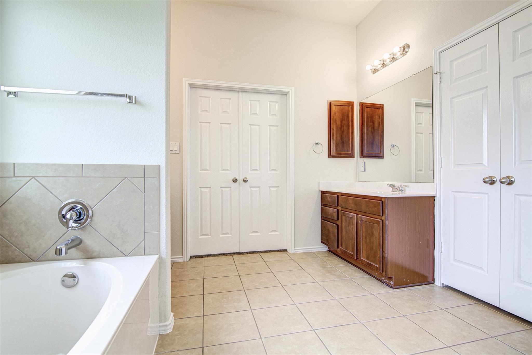 1610 Greenside Dr Property Photo 25