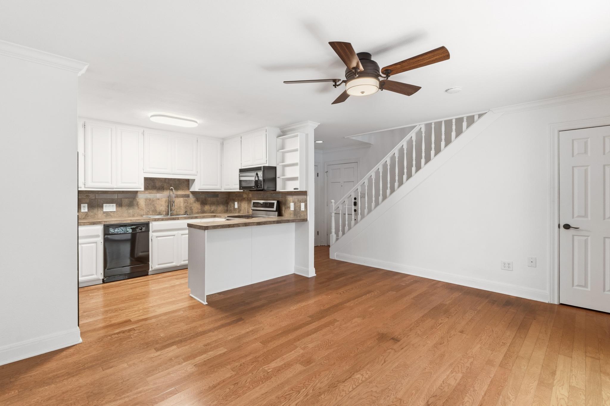 2500 Steck Ave #7 Property Photo 3
