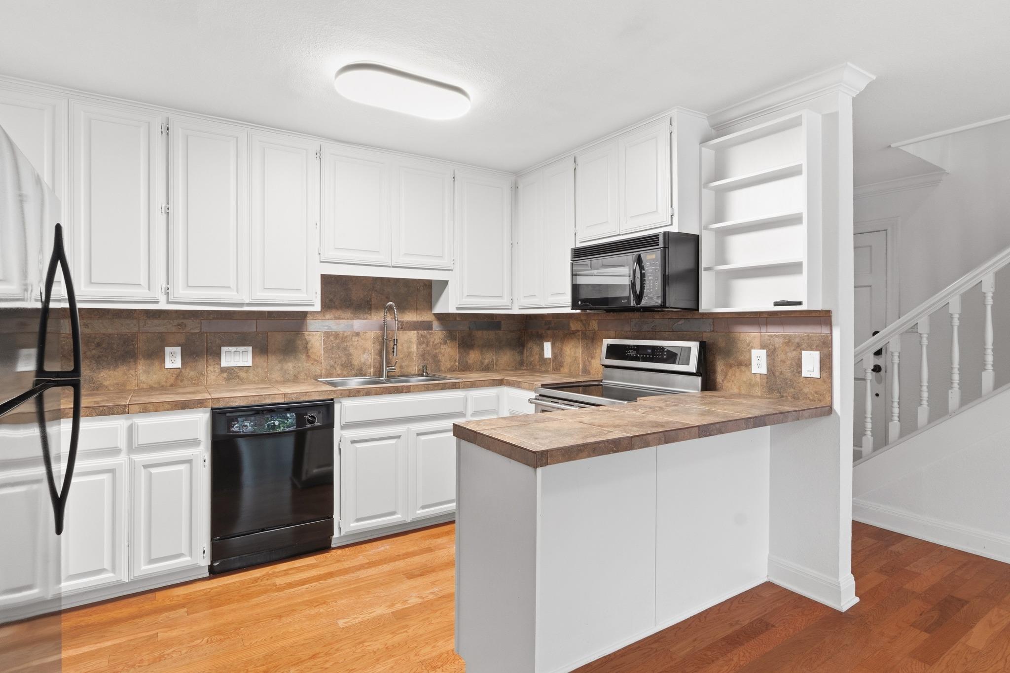 2500 Steck Ave #7 Property Photo 4