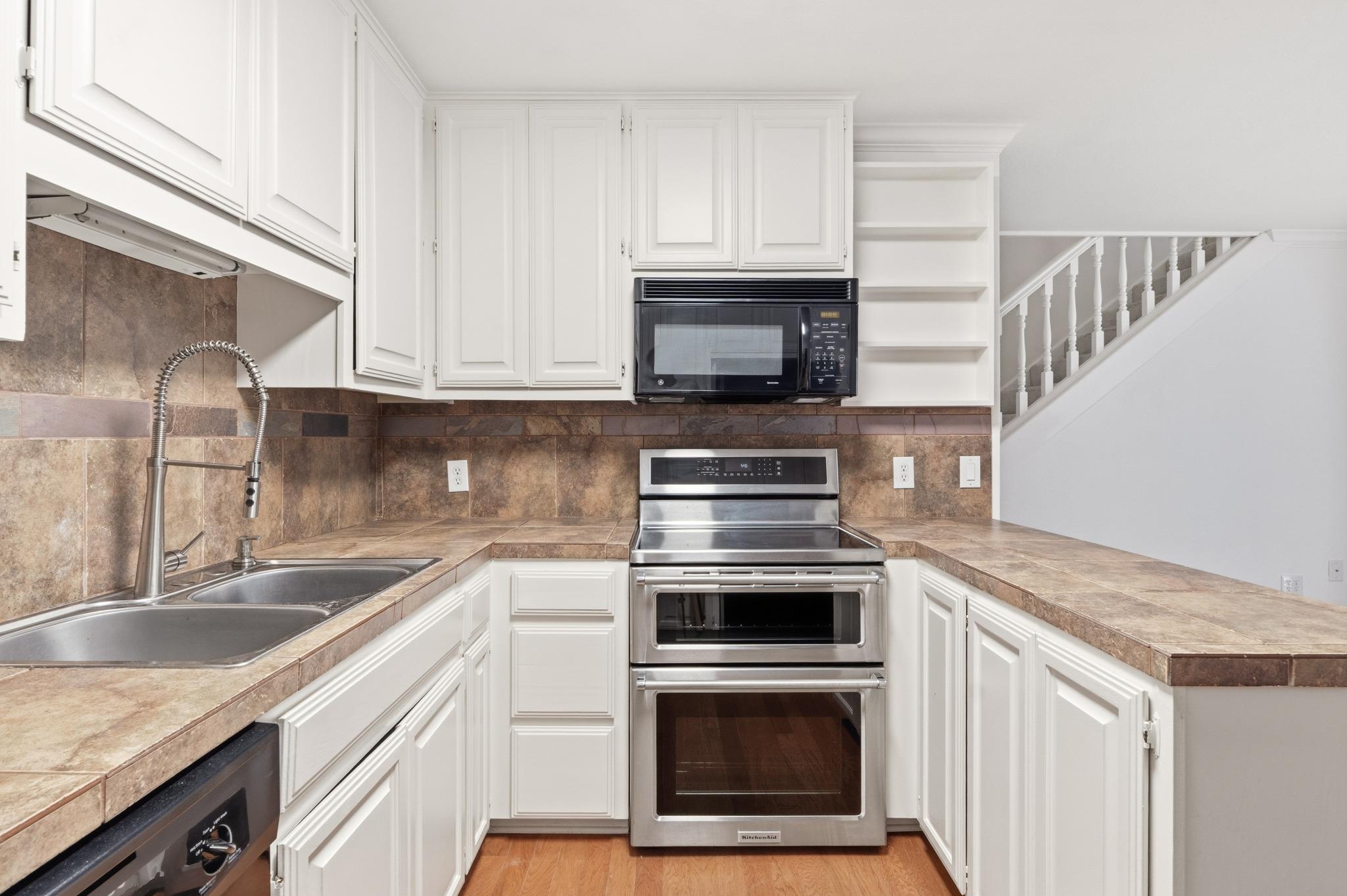 2500 Steck Ave #7 Property Photo 5