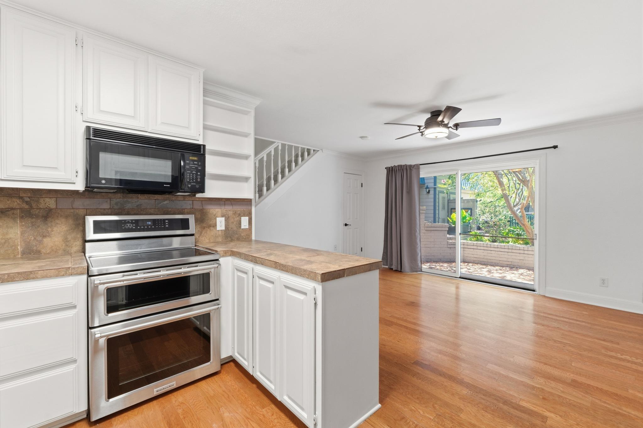 2500 Steck Ave #7 Property Photo 6