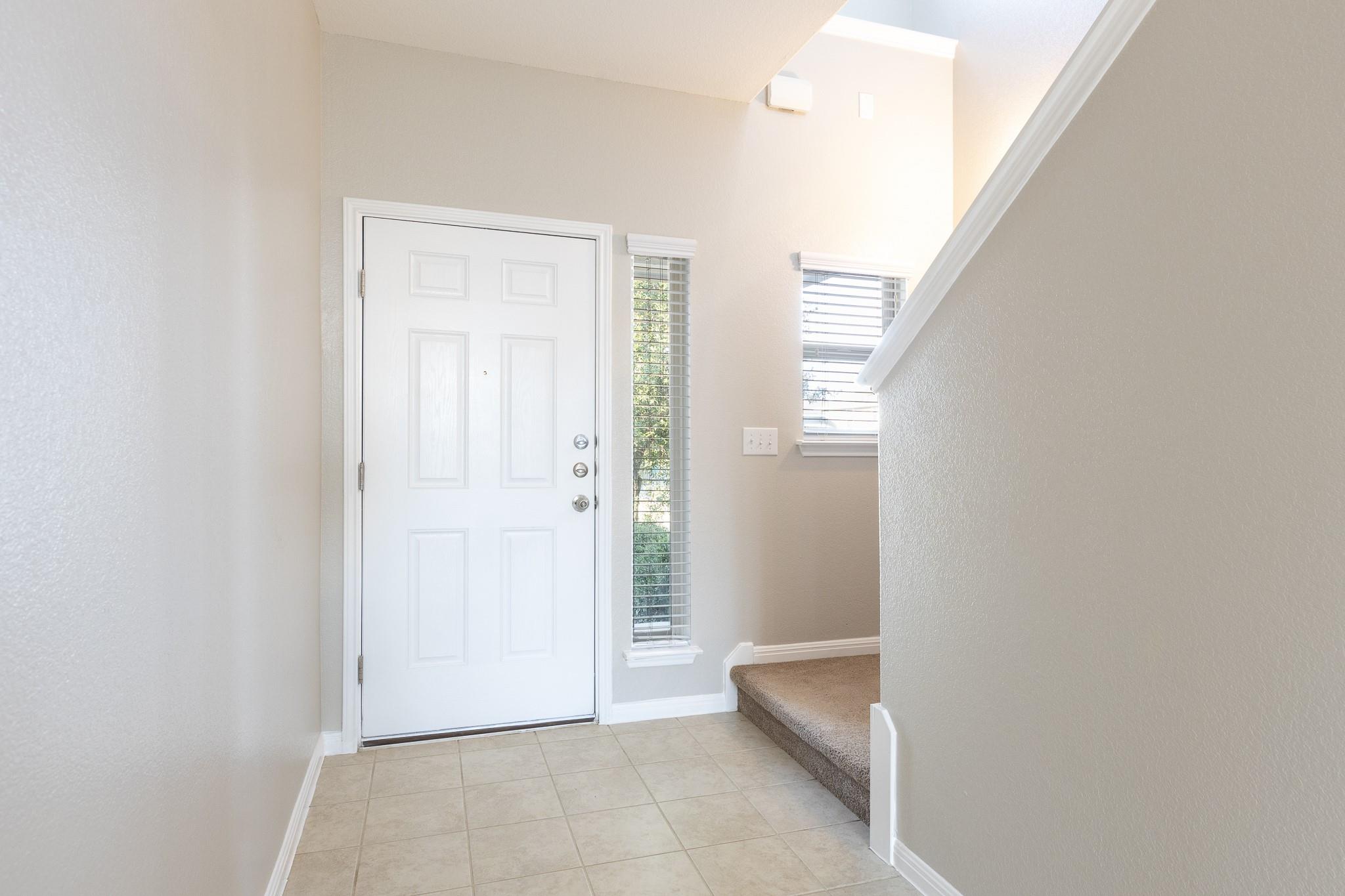 245 Pearl Way Property Photo 4