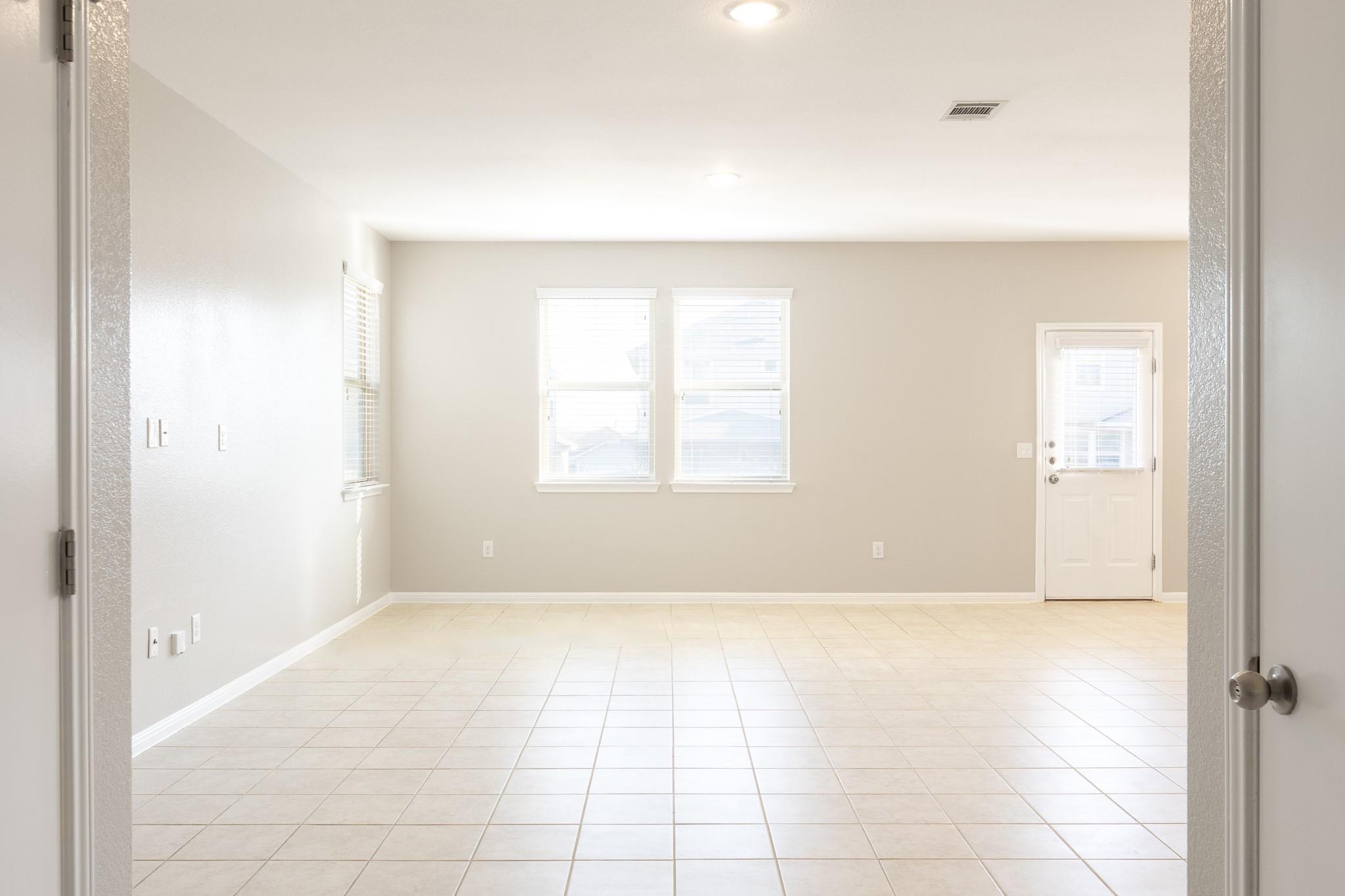 245 Pearl Way Property Photo 6