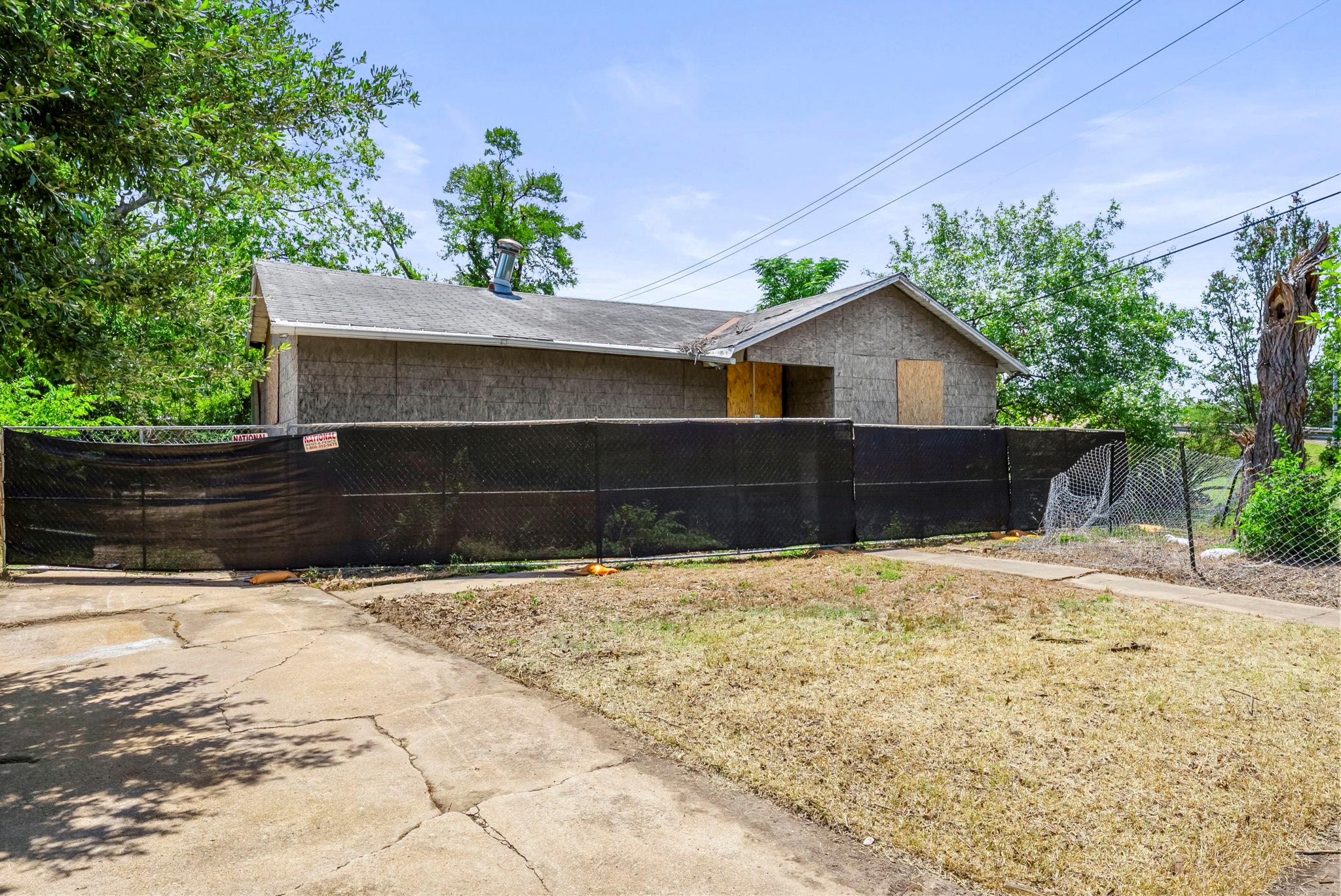 5103 Valley Oak Dr Property Photo 1
