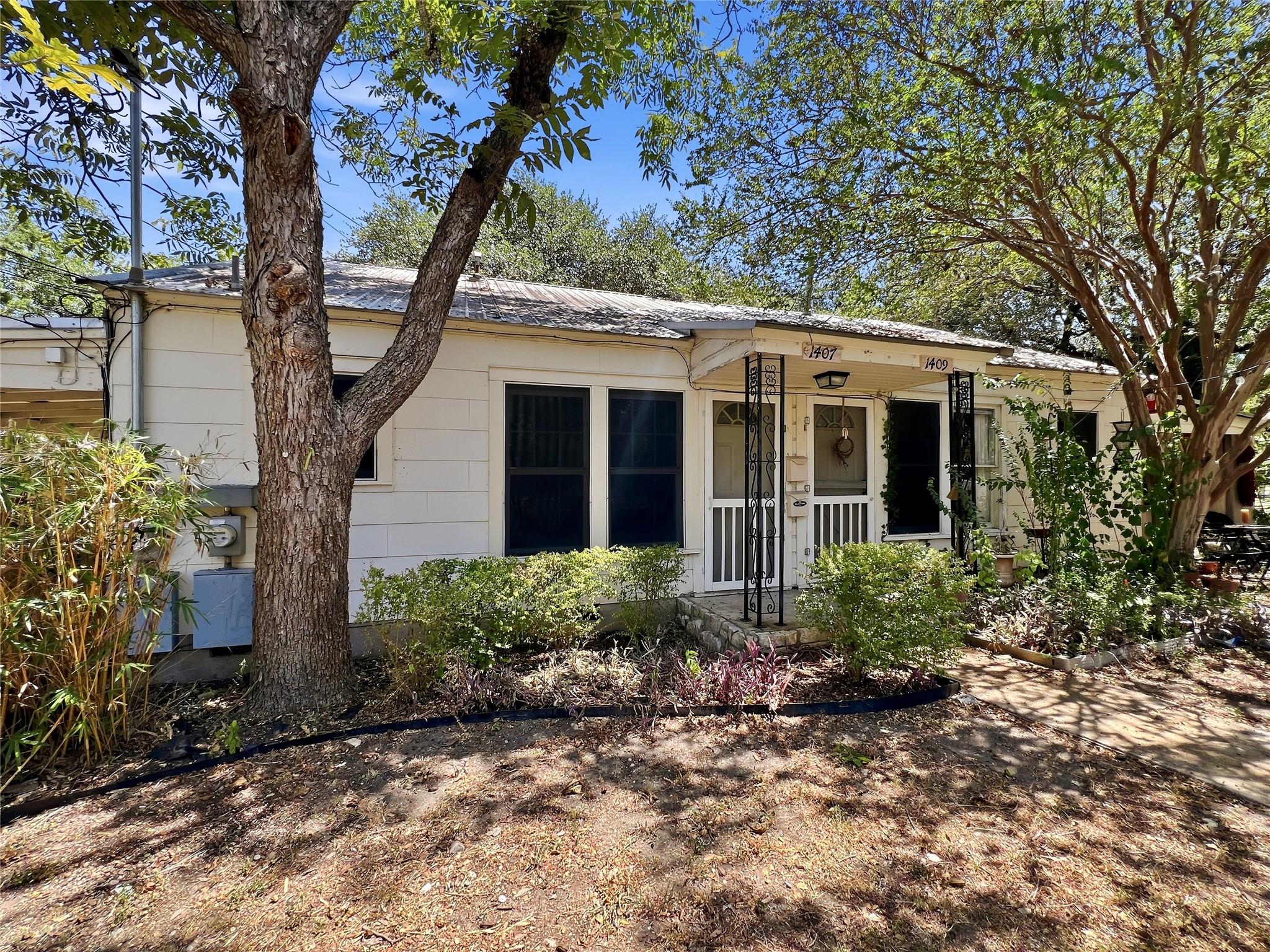 1407 Drake Ave Property Photo 2