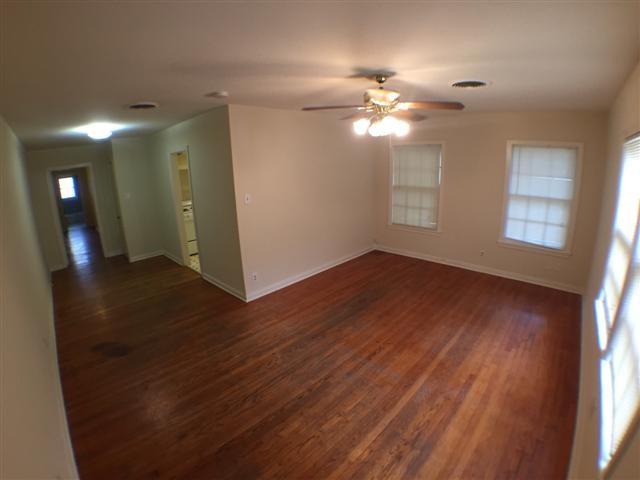 921 Keith Ln Property Photo 3