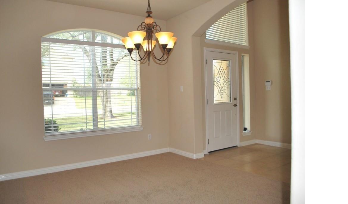 1002 Sedalia St Property Photo 5