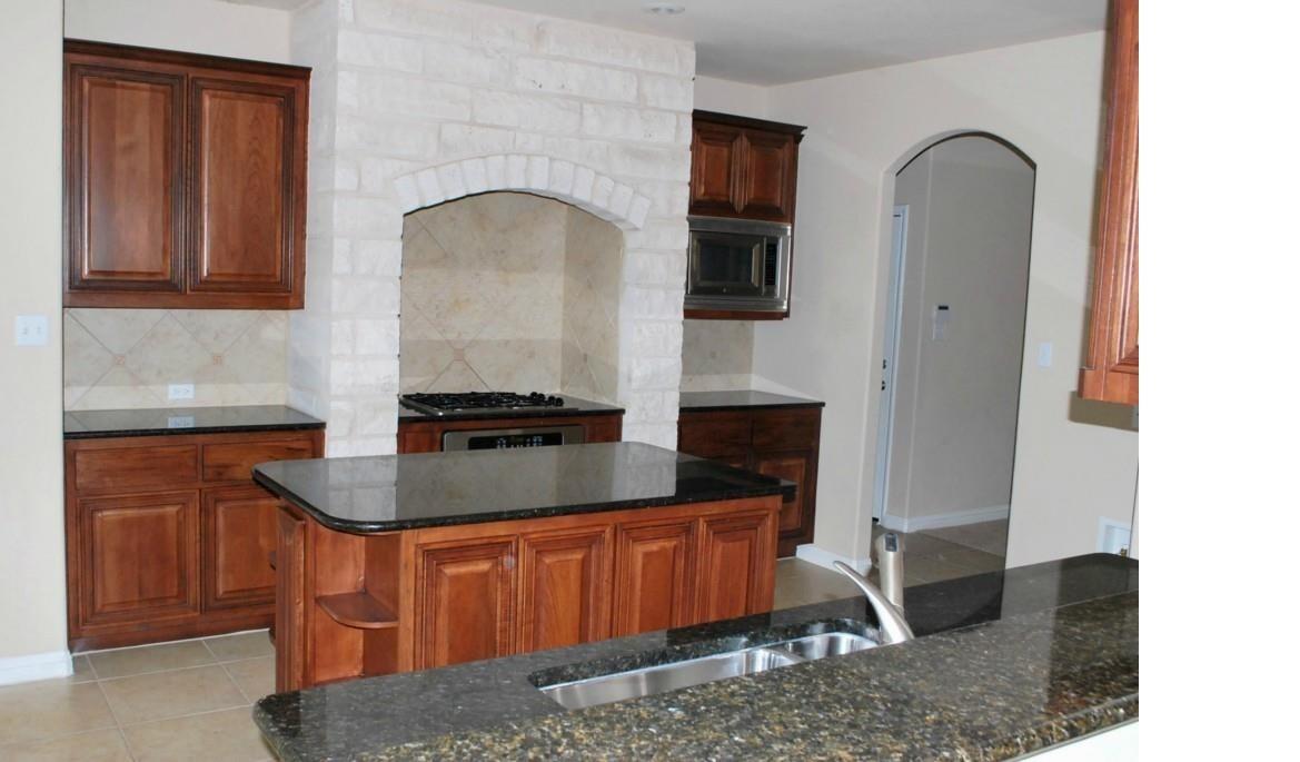 1002 Sedalia St Property Photo 6